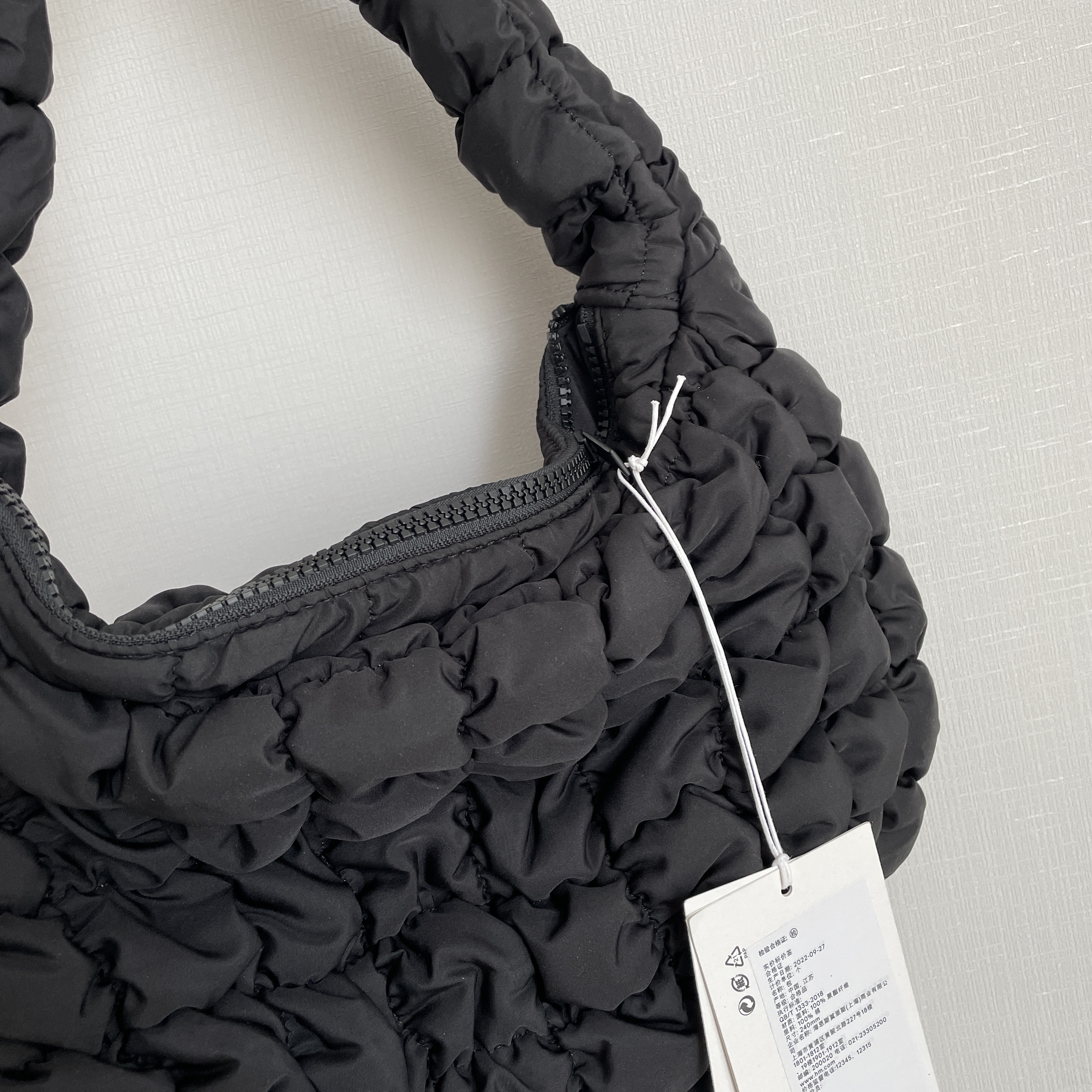 COS Quilted Mini Bag Black 착용 스타일