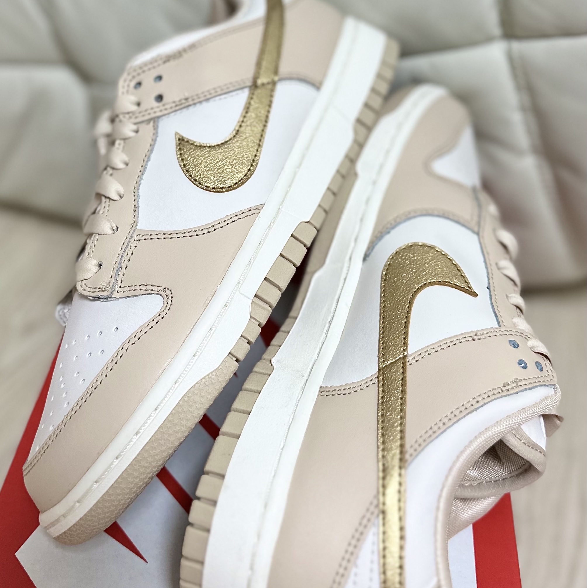 (W) Nike Dunk Low Sanddrift Metallic Gold 착용 스타일