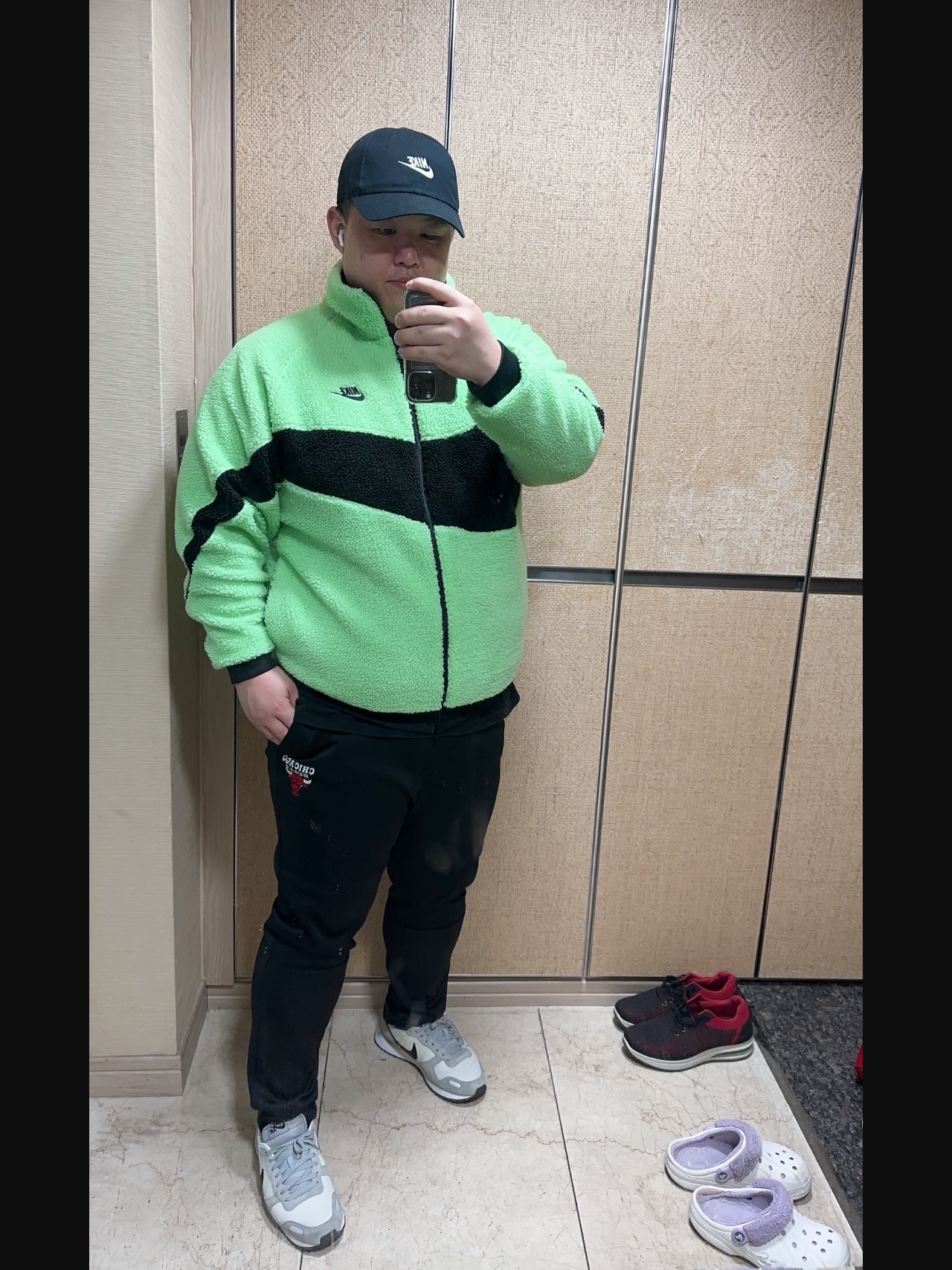 Nike Air Vortex Wolf Grey Black White, Nike Big Swoosh Full Zip Jacket Green Black 착용 스타일