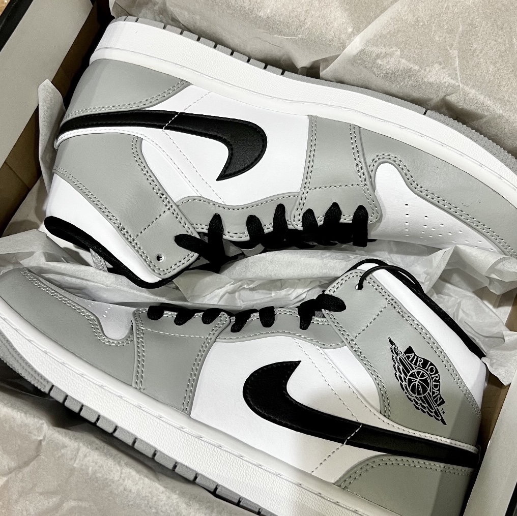 Jordan 1 Mid Light Smoke Grey 착용 스타일