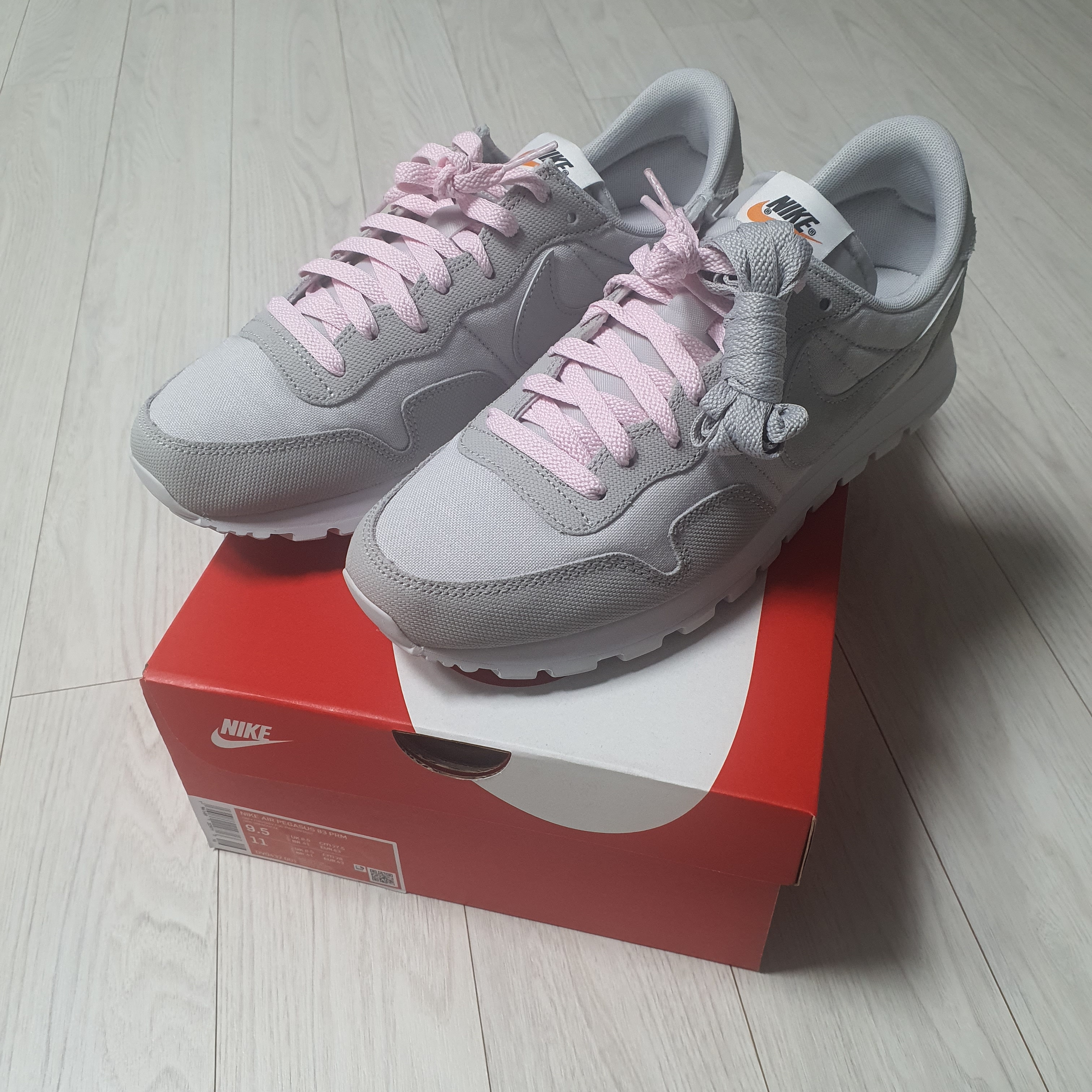 Nike Air Pegasus 83 PRM Grey Fog 착용 스타일 - 1
