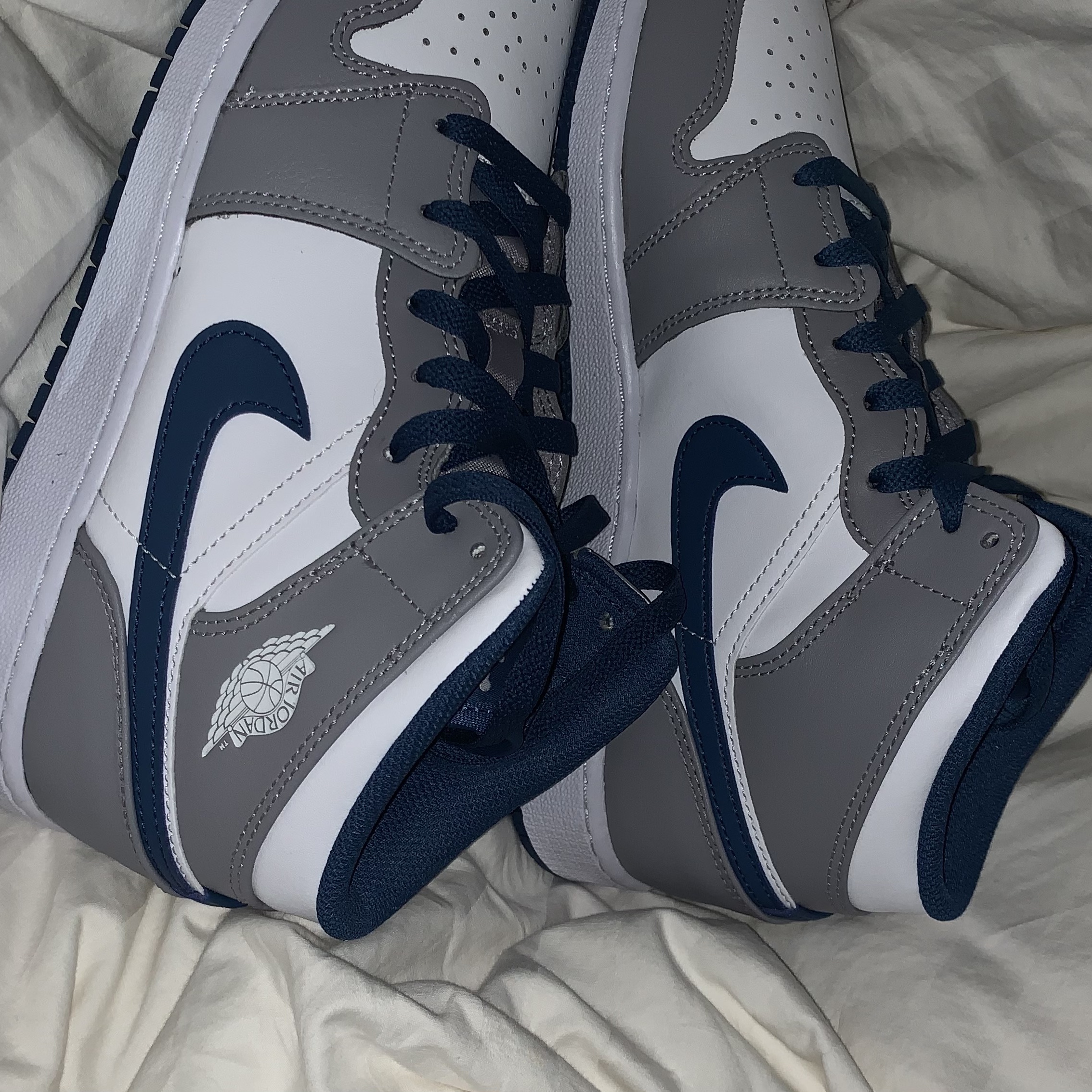 (GS) Jordan 1 Mid Cement Grey True Blue 착용 스타일 - 1