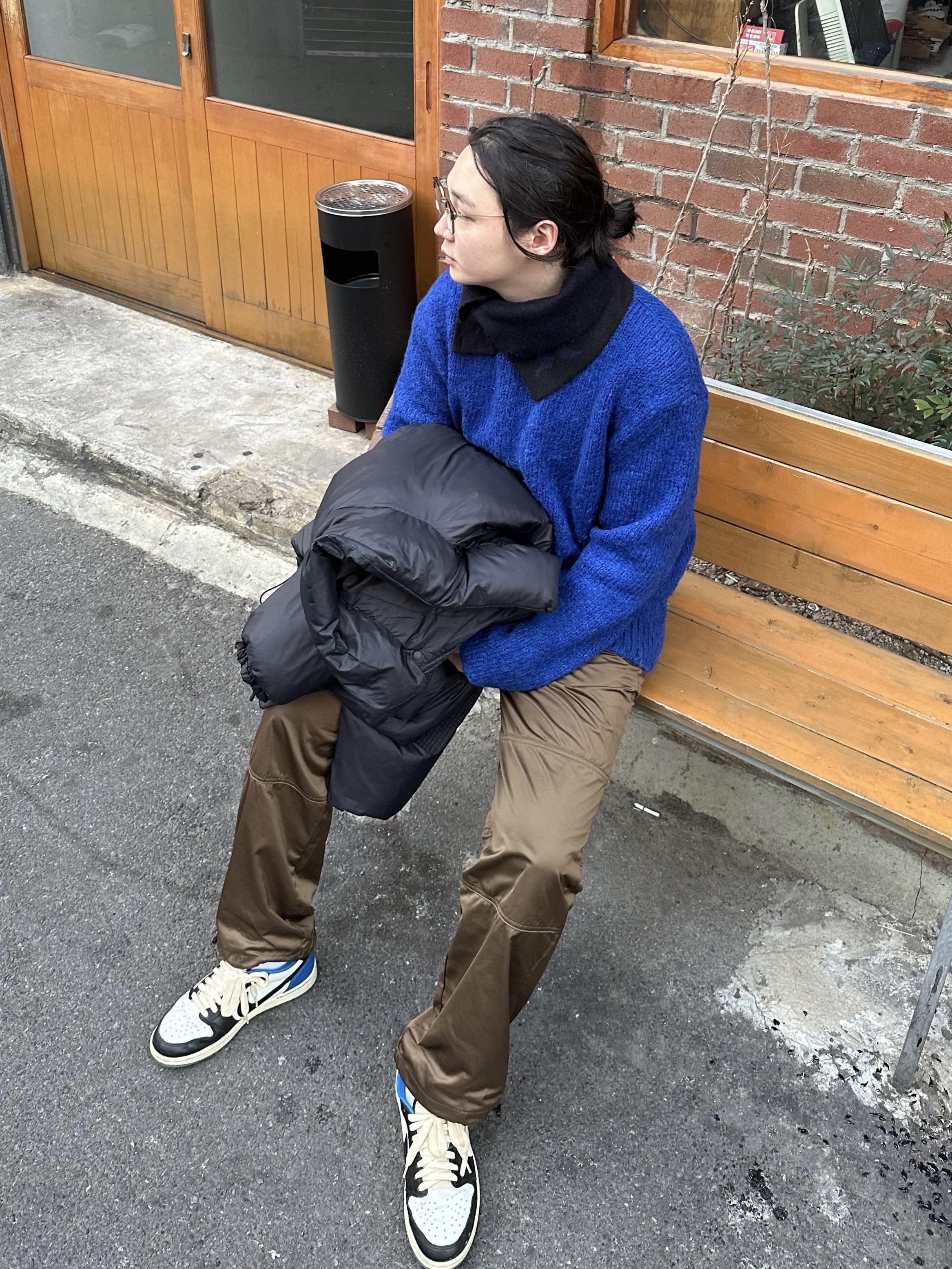 Jordan 1 x Travis Scott x Fragment Retro Low OG SP Military Blue 착용 스타일 - 3