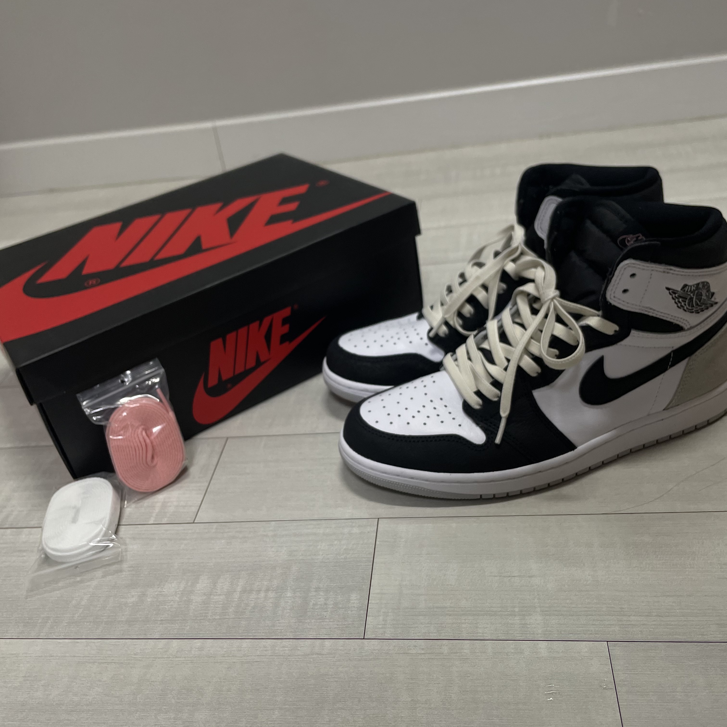 Jordan 1 Retro High OG Bleached Coral 착용 스타일 - 2
