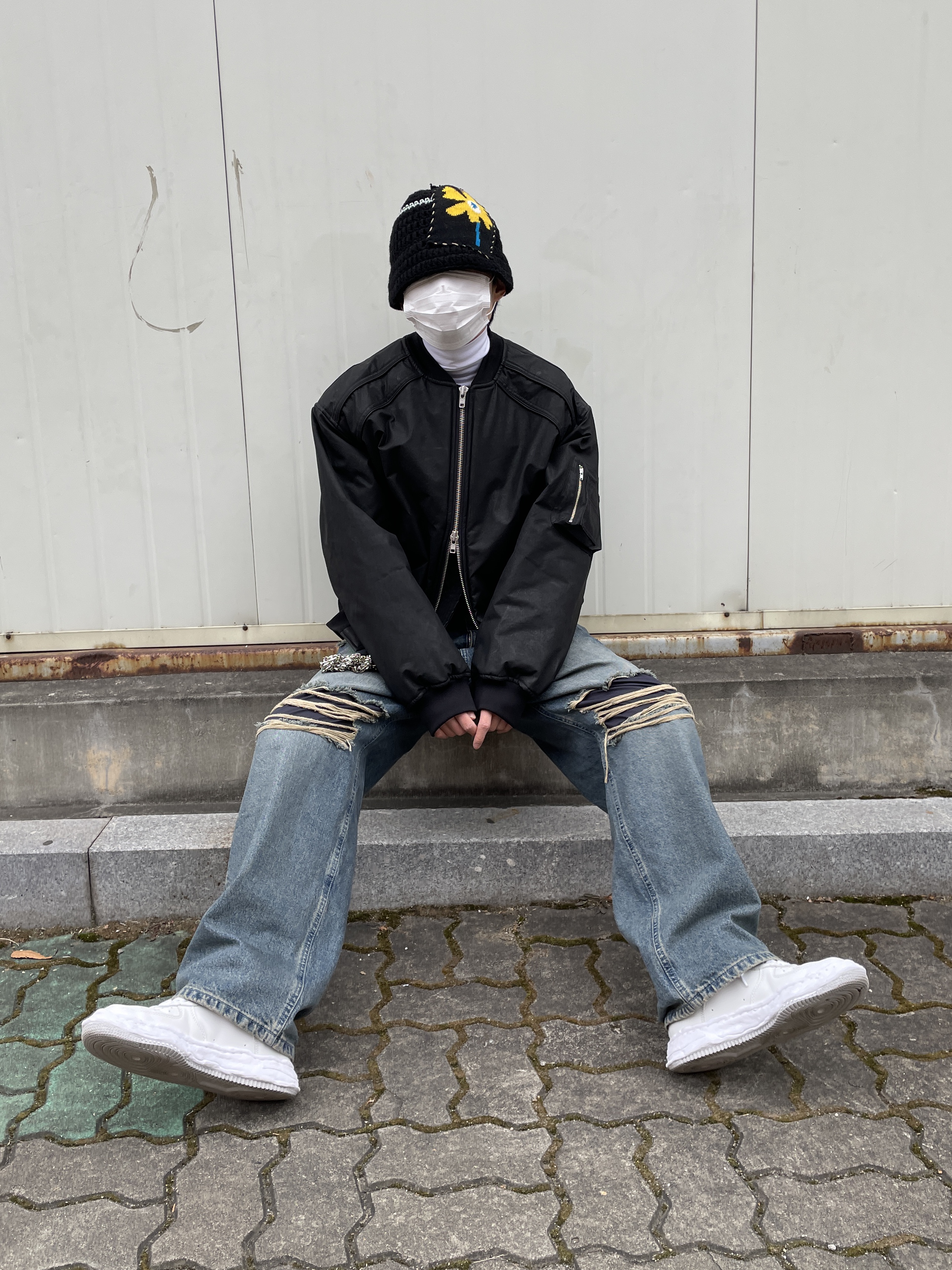 Maison Mihara Yasuhiro Wayne OG Sole Leather Low-top Sneakers White 착용 스타일 - 3