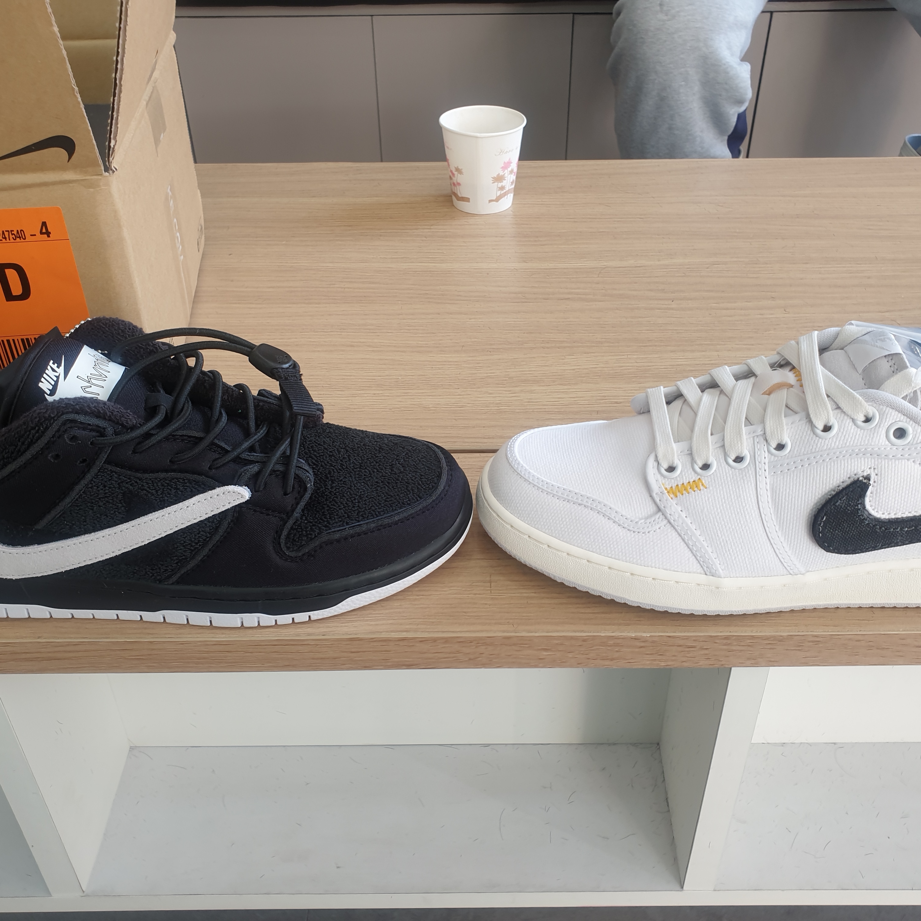 Jordan 1 x Union KO Low White, Nike x Gnarhunters SB Dunk Low Pro QS Black 착용 스타일 - 1