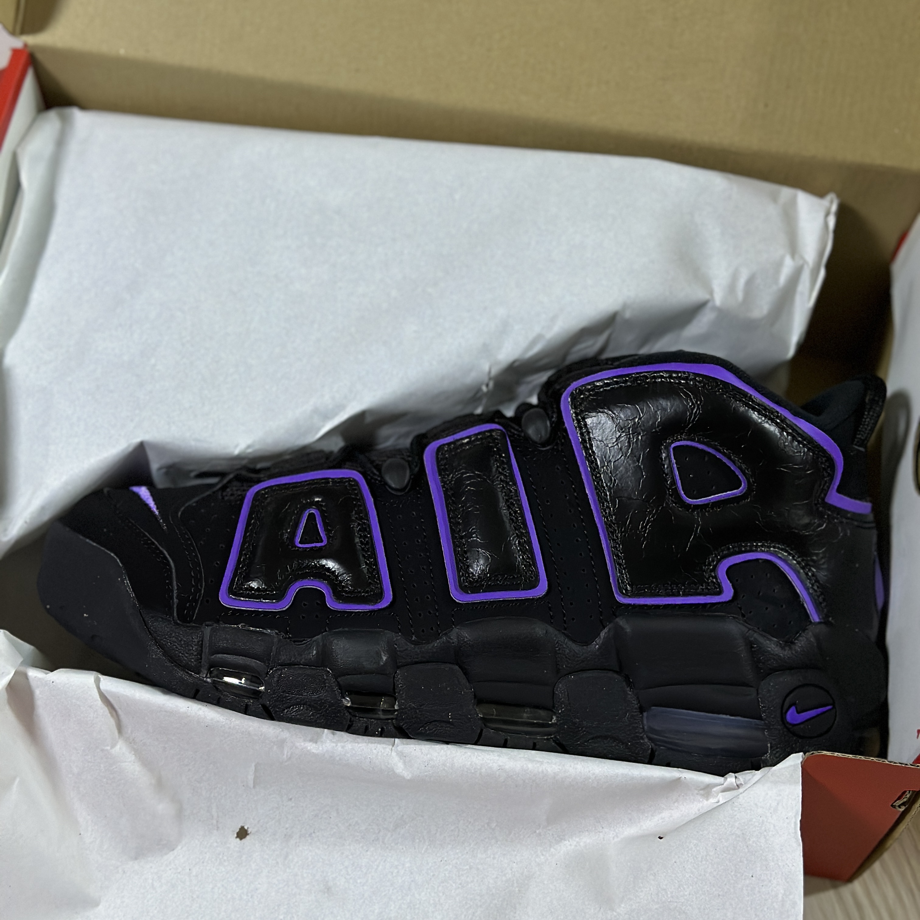 Nike Air More Uptempo 96 Black Action Grape 착용 스타일