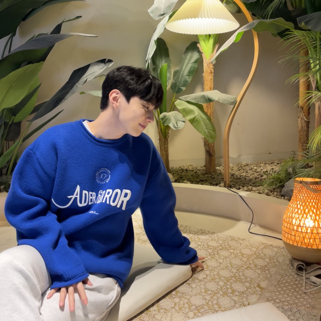 Ader Error Verif Logo Knit Z-Blue 착용 스타일 - 2