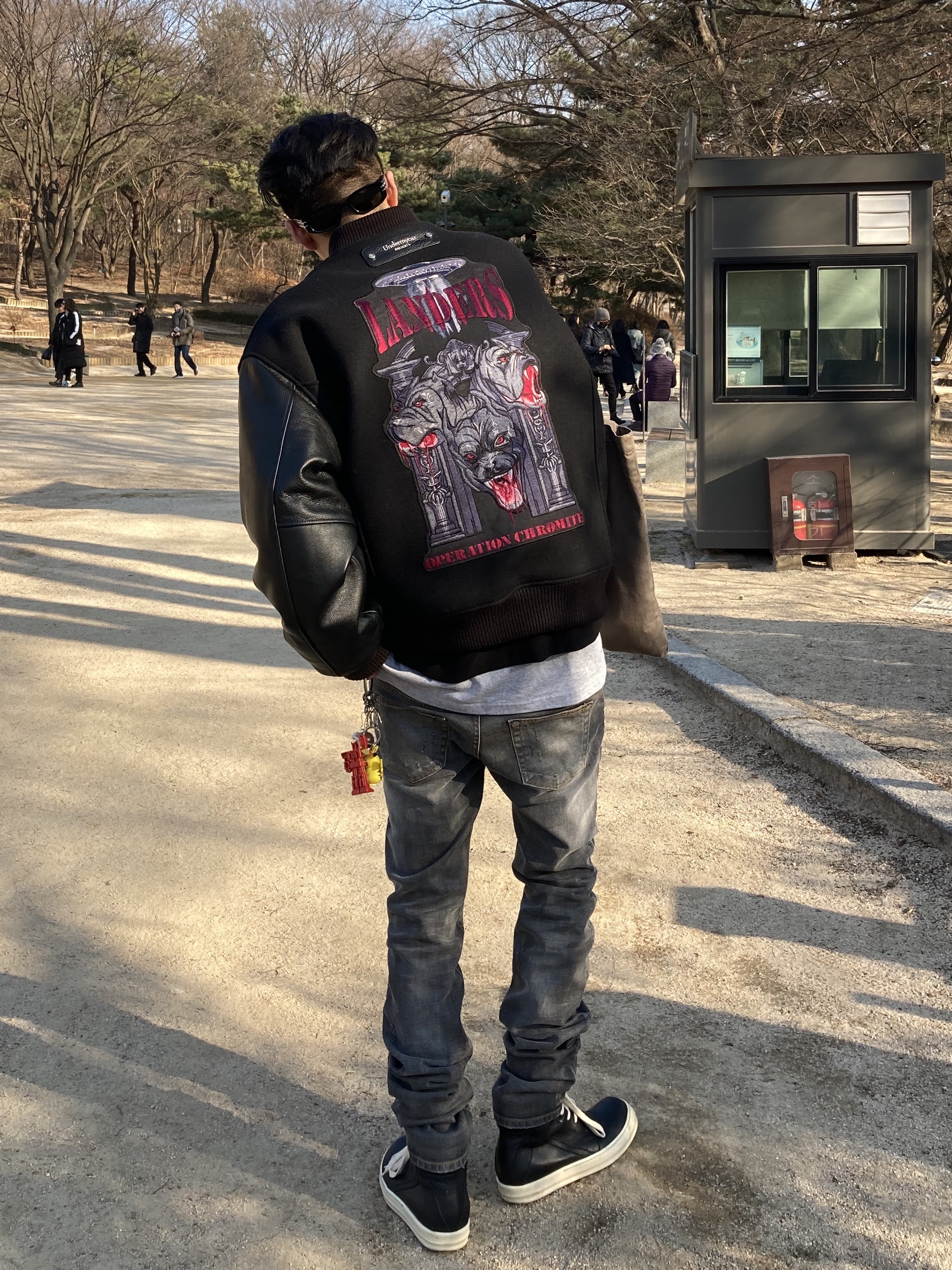 Undermycar Legion.03 Slim Fit Blue Stitch Washed Jeans Washed Gray, Undermycar Operation Chromite Kerberos Oversized Varsity Jacket Ox Blood - 22FW 착용 스타일 - 2