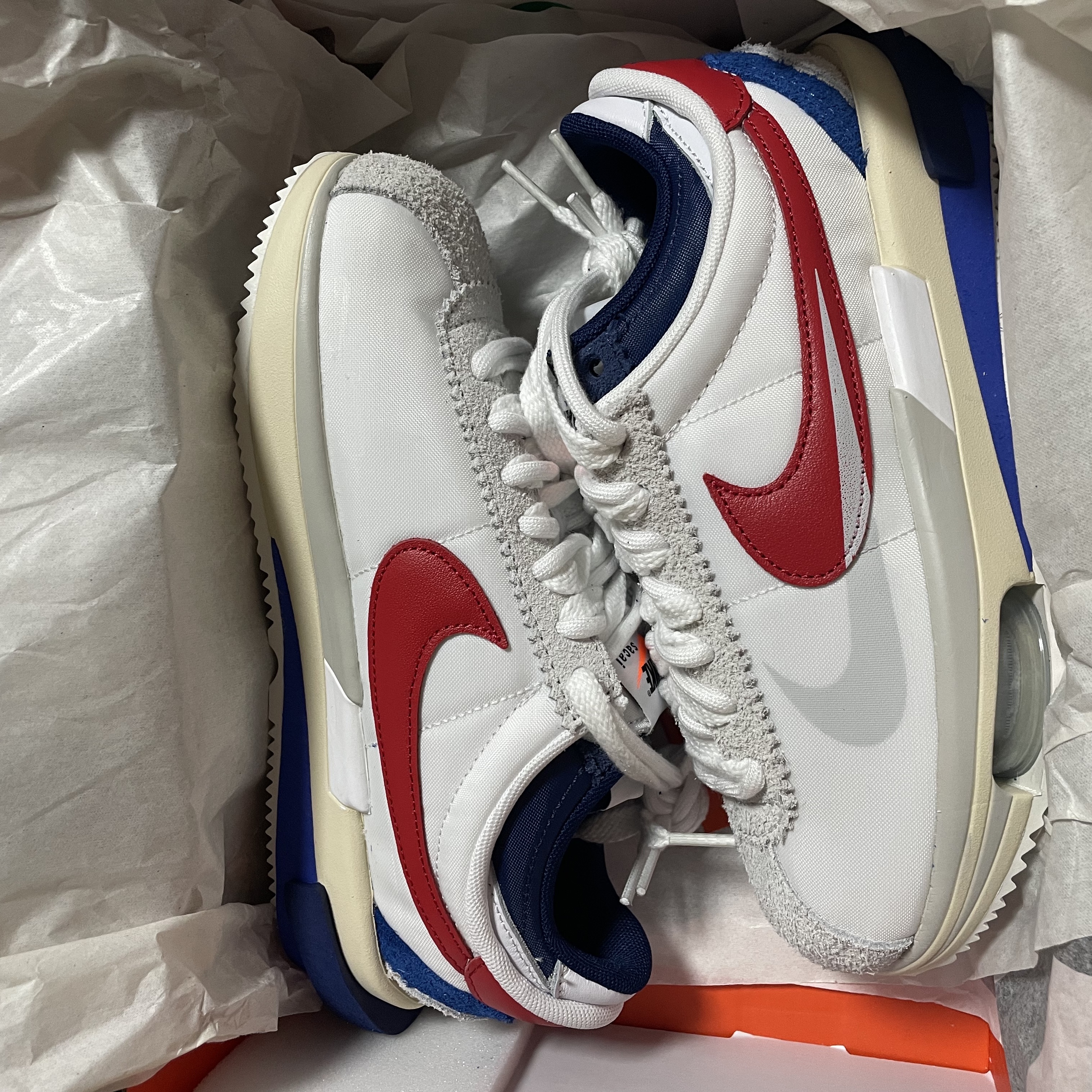 Nike x Sacai Zoom Cortez SP White and University Red 착용 스타일