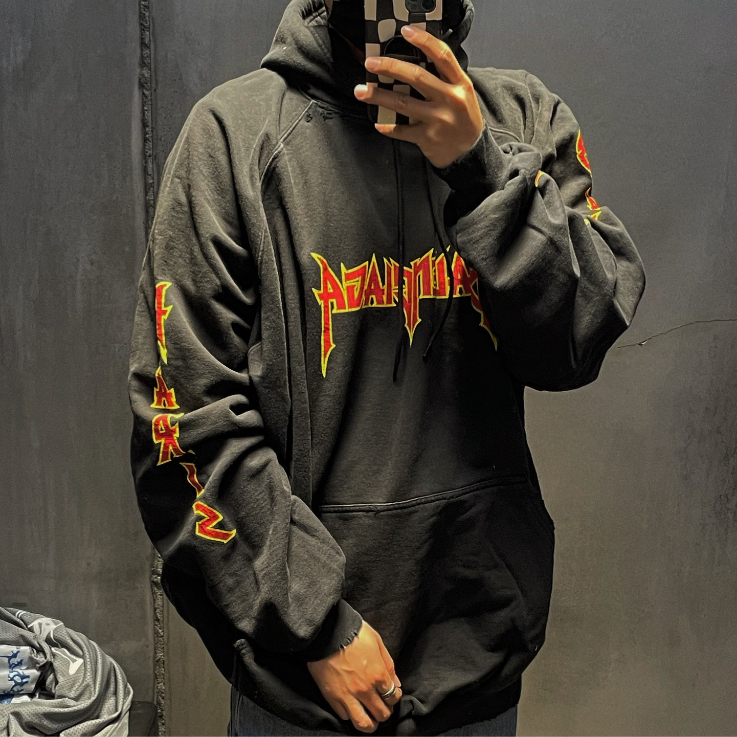 Balenciaga Metal Oversized Hoodie Black, Balenciaga Defender Sneakers Black 착용 스타일 - 1