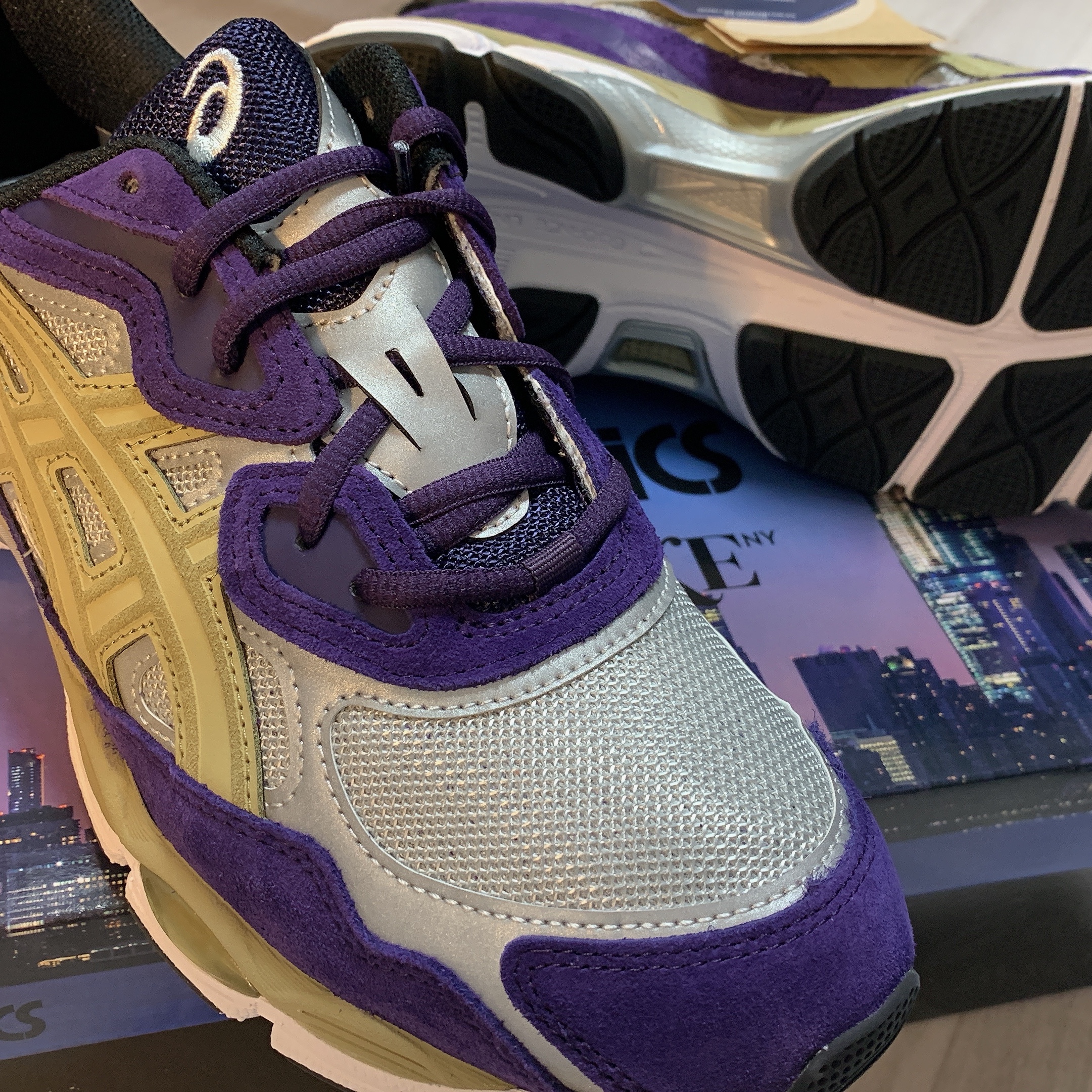 Asics x Awake NY Gel-NYC Pure Silver Gothic Grape 착용 스타일 - 2