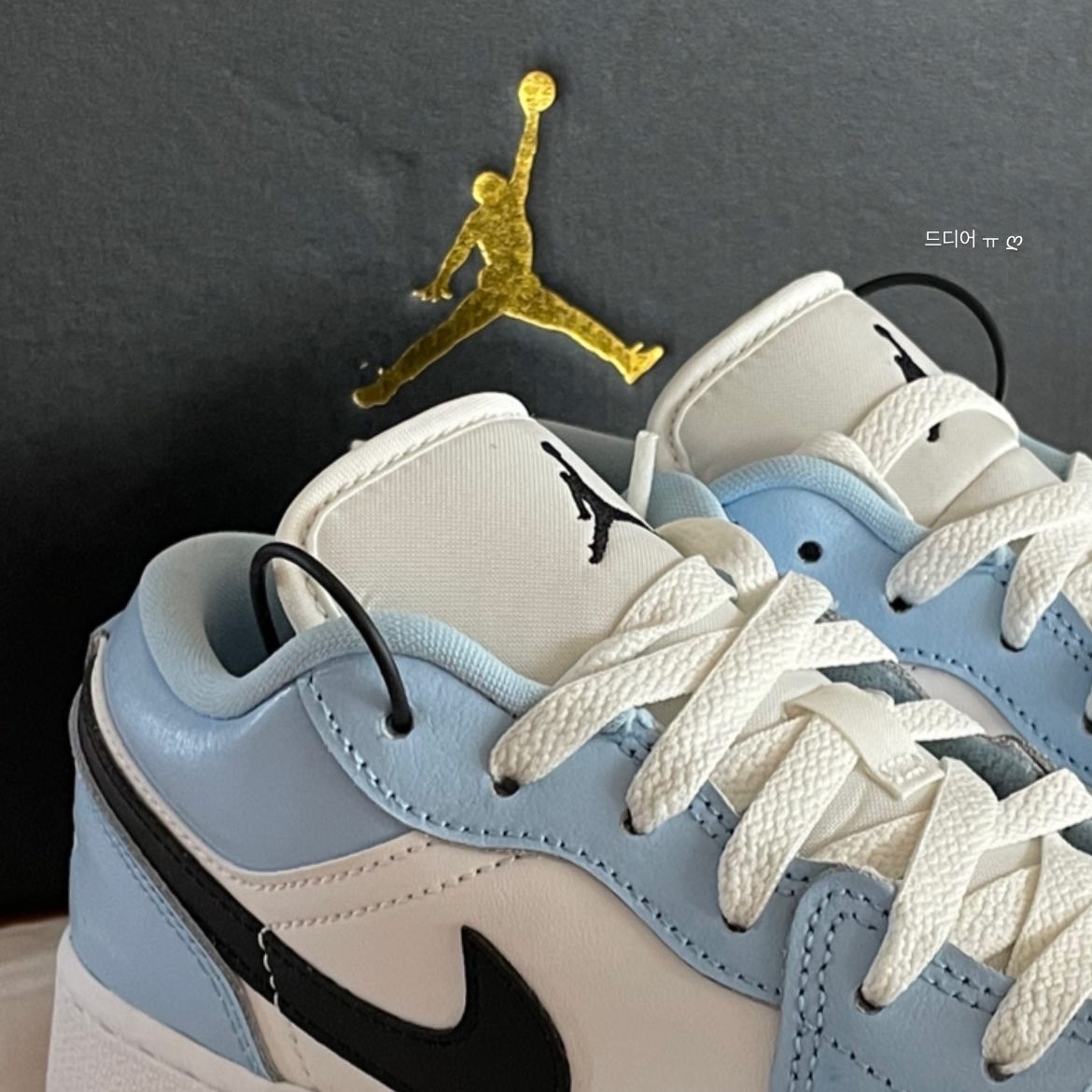 (GS) Jordan 1 Low Ice Blue 착용 스타일 - 1