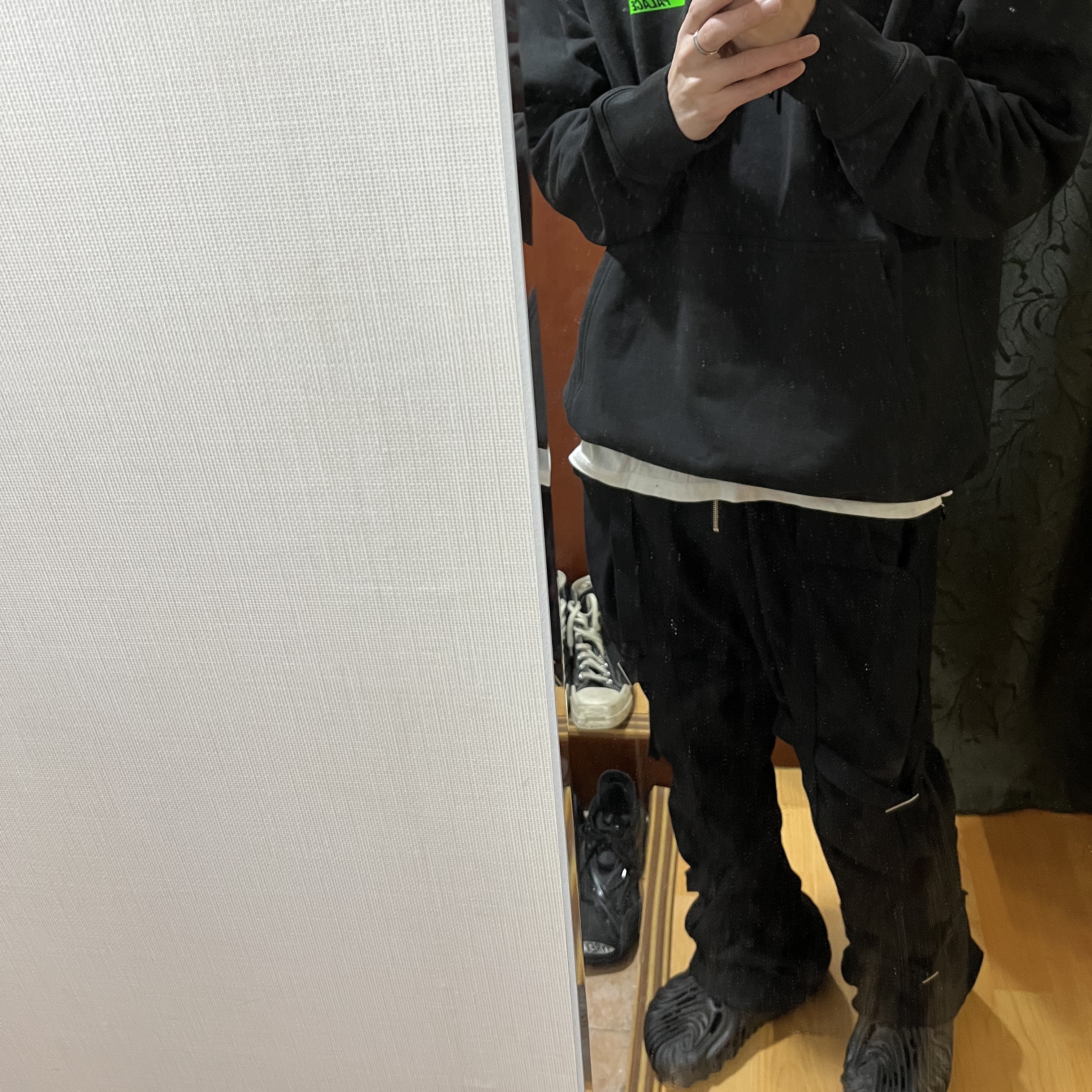 Crocs x Salehe Bembury Pollex Clog Sasquatch, Palace Tri-Lenticular Hood Black - 22FW 착용 스타일 - 2