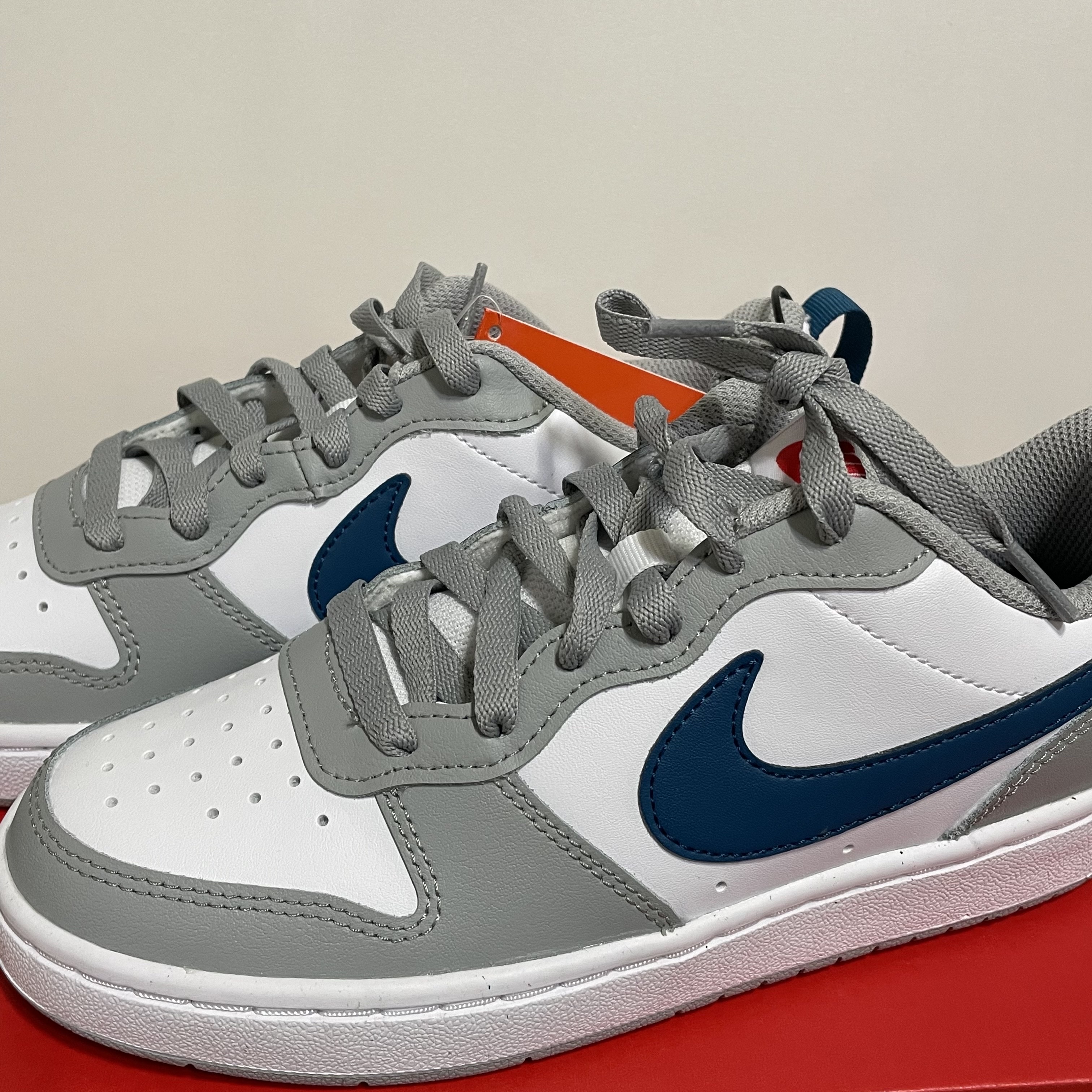 (GS) Nike Court Borough Low 2 Light Smoke Grey 착용 스타일 - 2