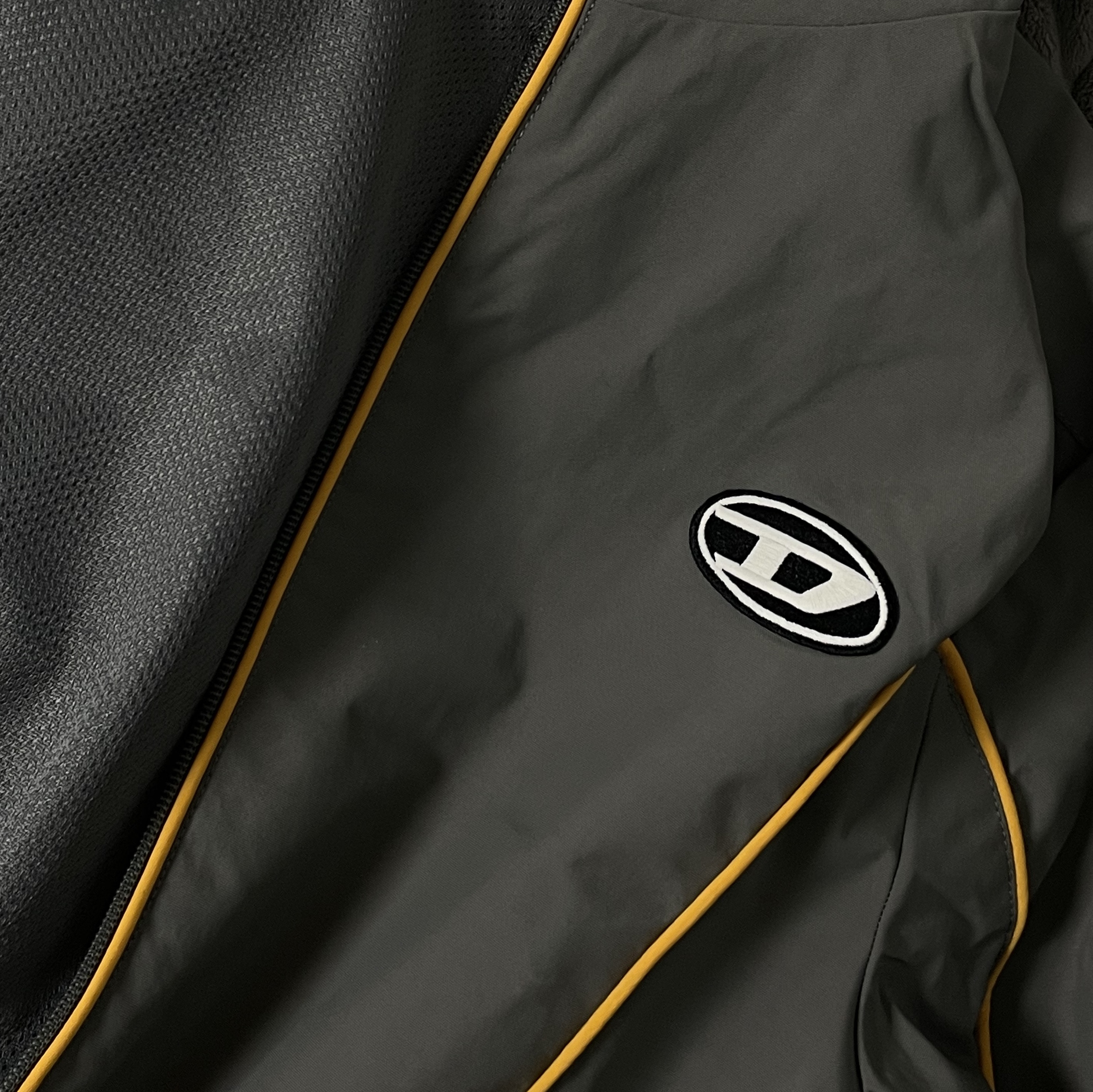 Diesel J-Hives Windbreaker with Contrast Piping Grey 착용 스타일
