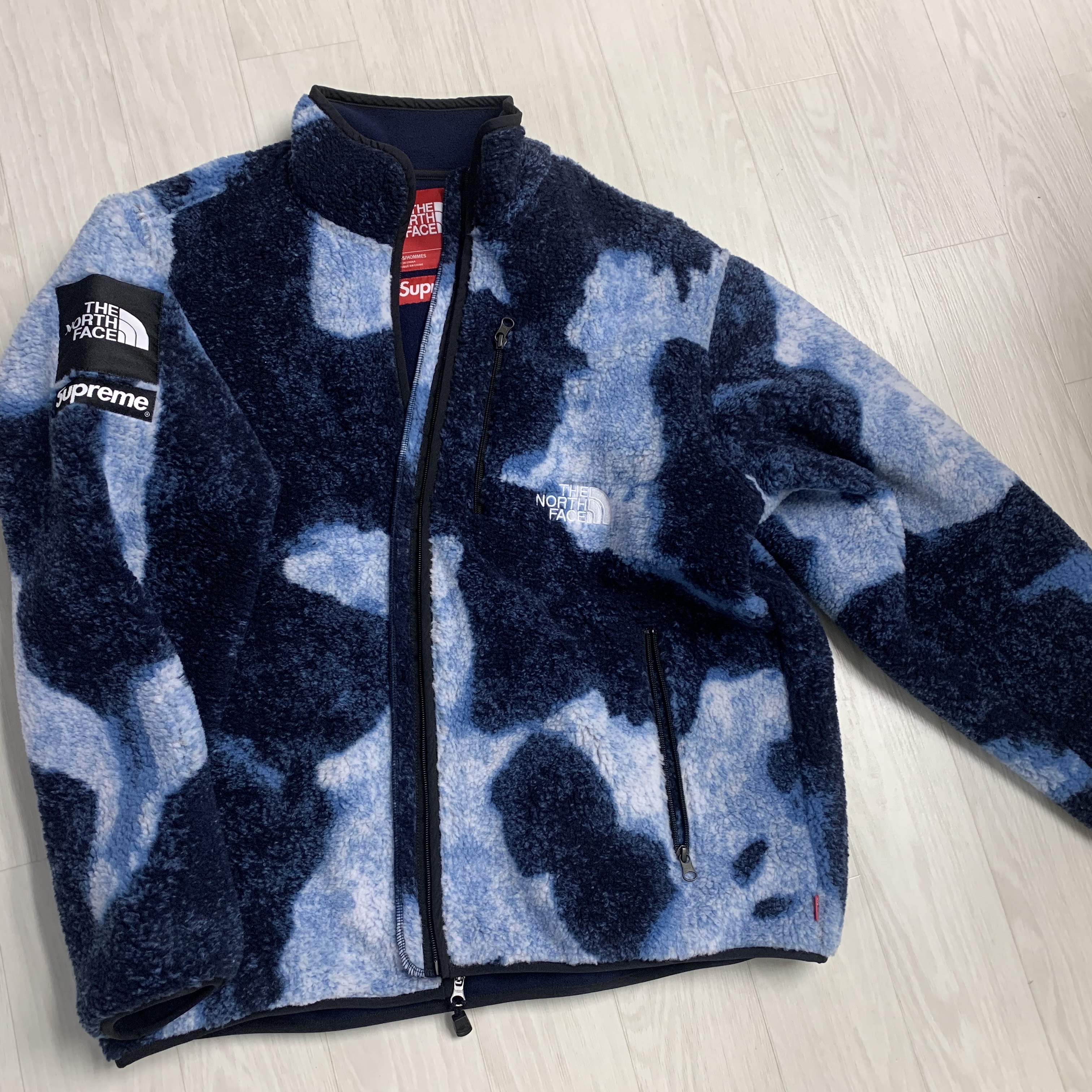 Supreme x The North Face Bleached Denim Print Fleece Jacket Indigo - 21FW 착용 스타일 - 2