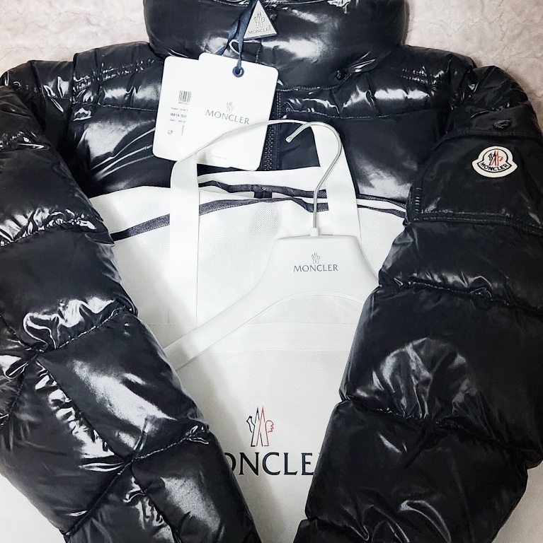 Moncler Maya Short Down Jacket Black - 22FW 착용 스타일 - 2