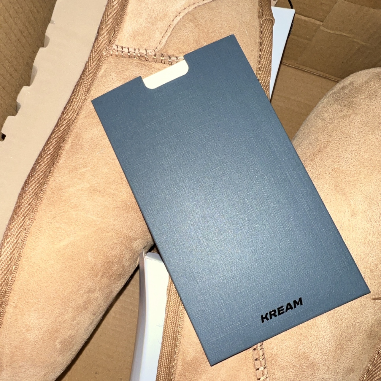 (W) UGG Classic Ultra Mini Boots Chestnut 착용 스타일 - 1
