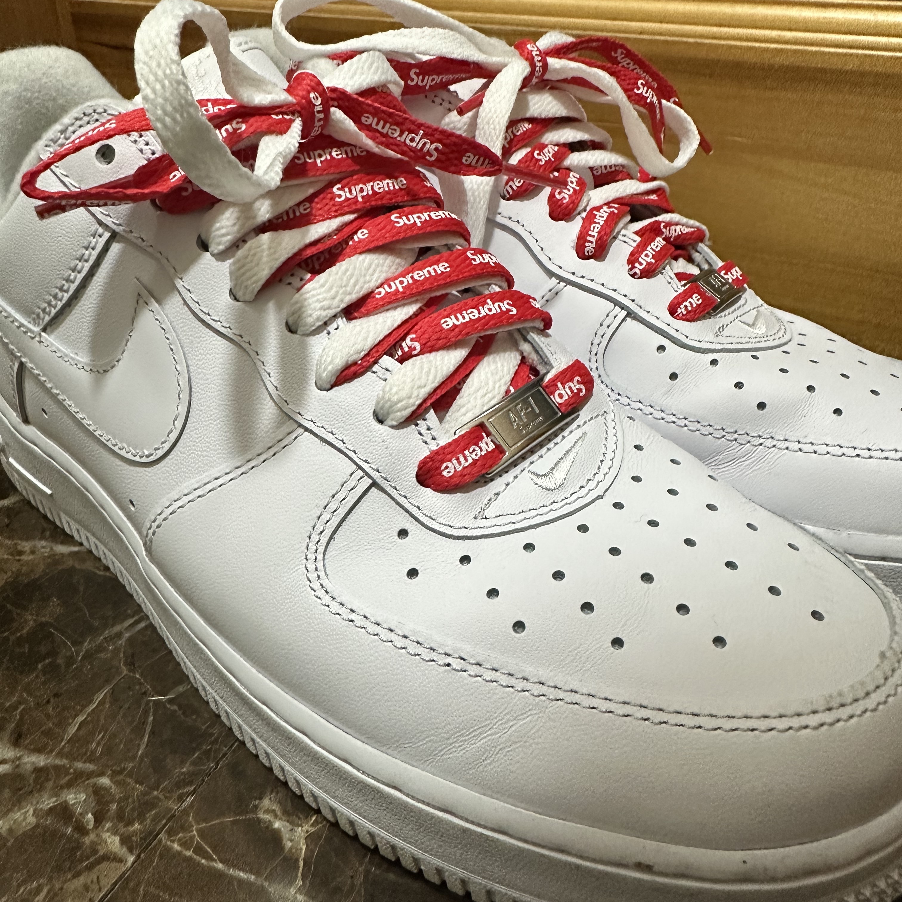 Nike x Supreme Air Force 1 Low White 착용 스타일