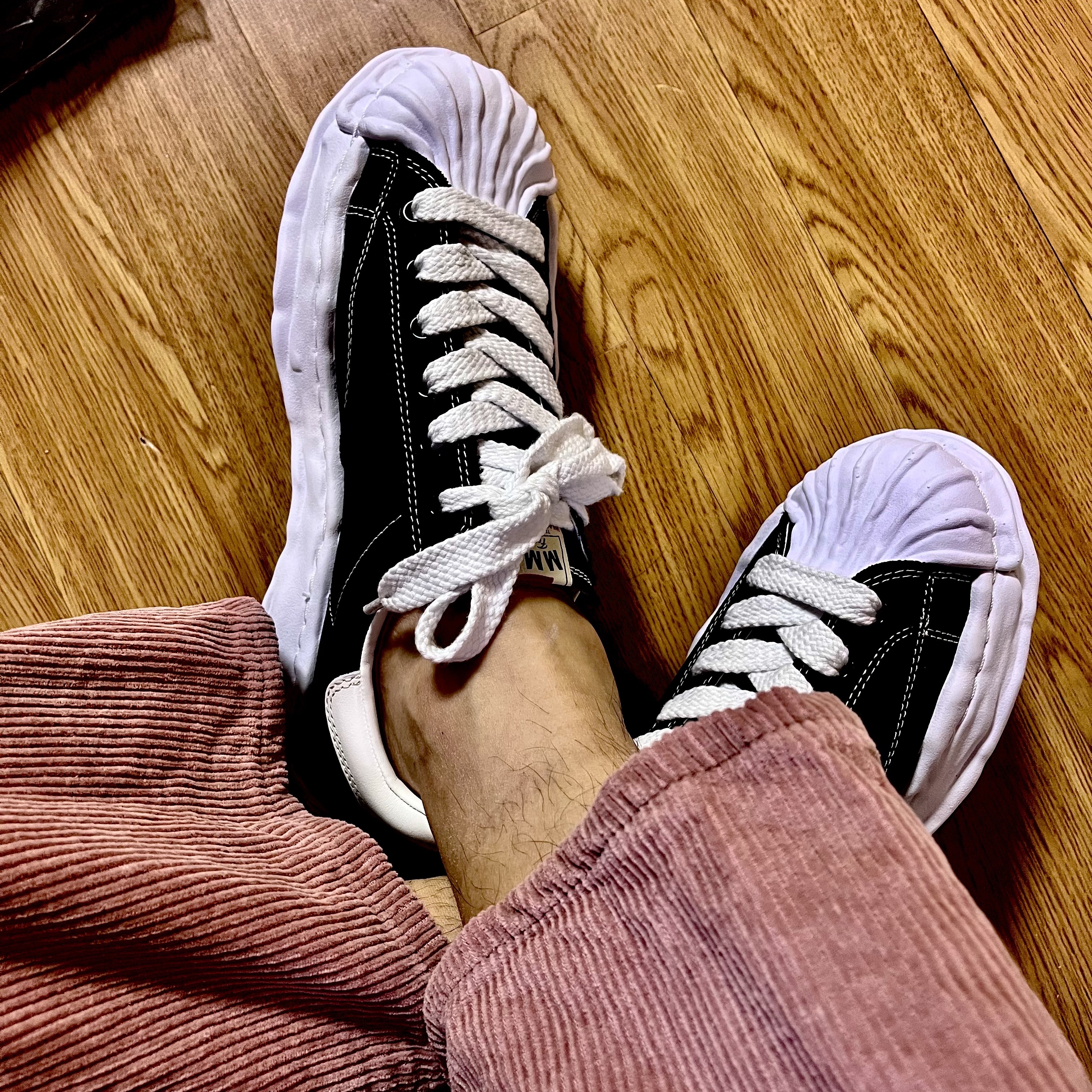 Maison Mihara Yasuhiro Blakey OG Sole Canvas Low-top Sneakers Black White 착용 스타일