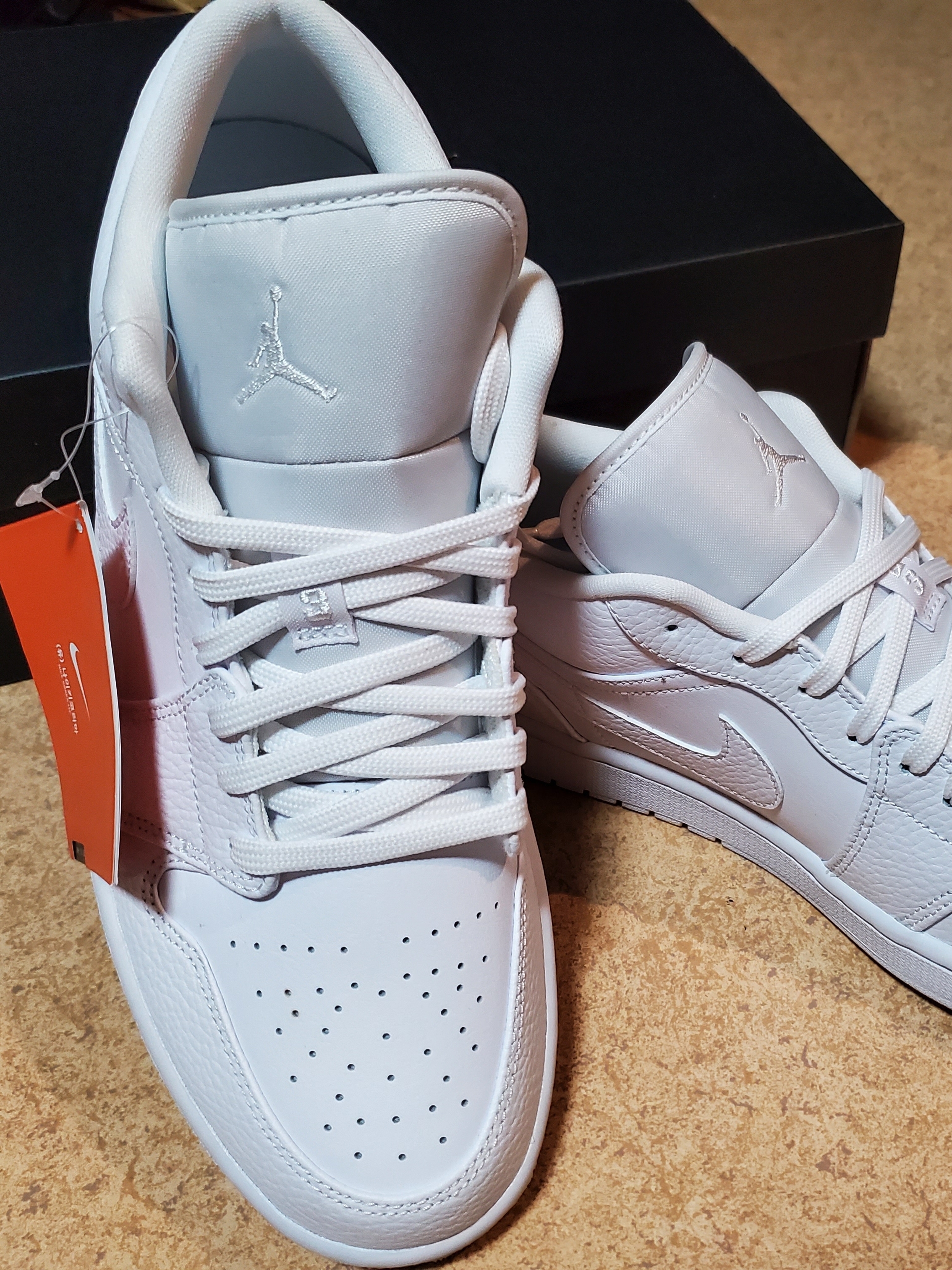 Jordan 1 Low Triple White Tumbled Leather 2020 착용 스타일