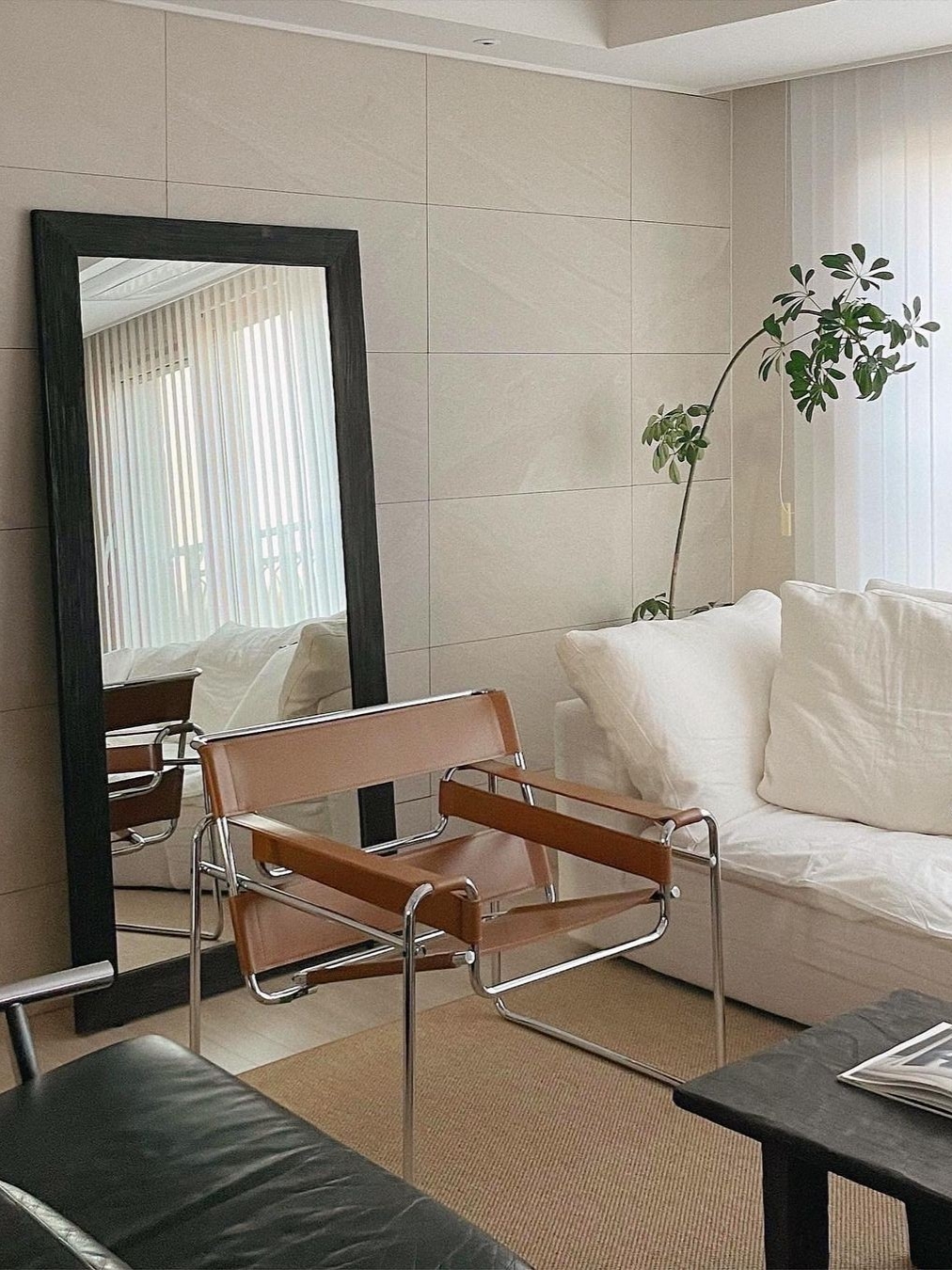 Knoll Wassily Lounge Chair Warm Beige 착용 스타일 - 2