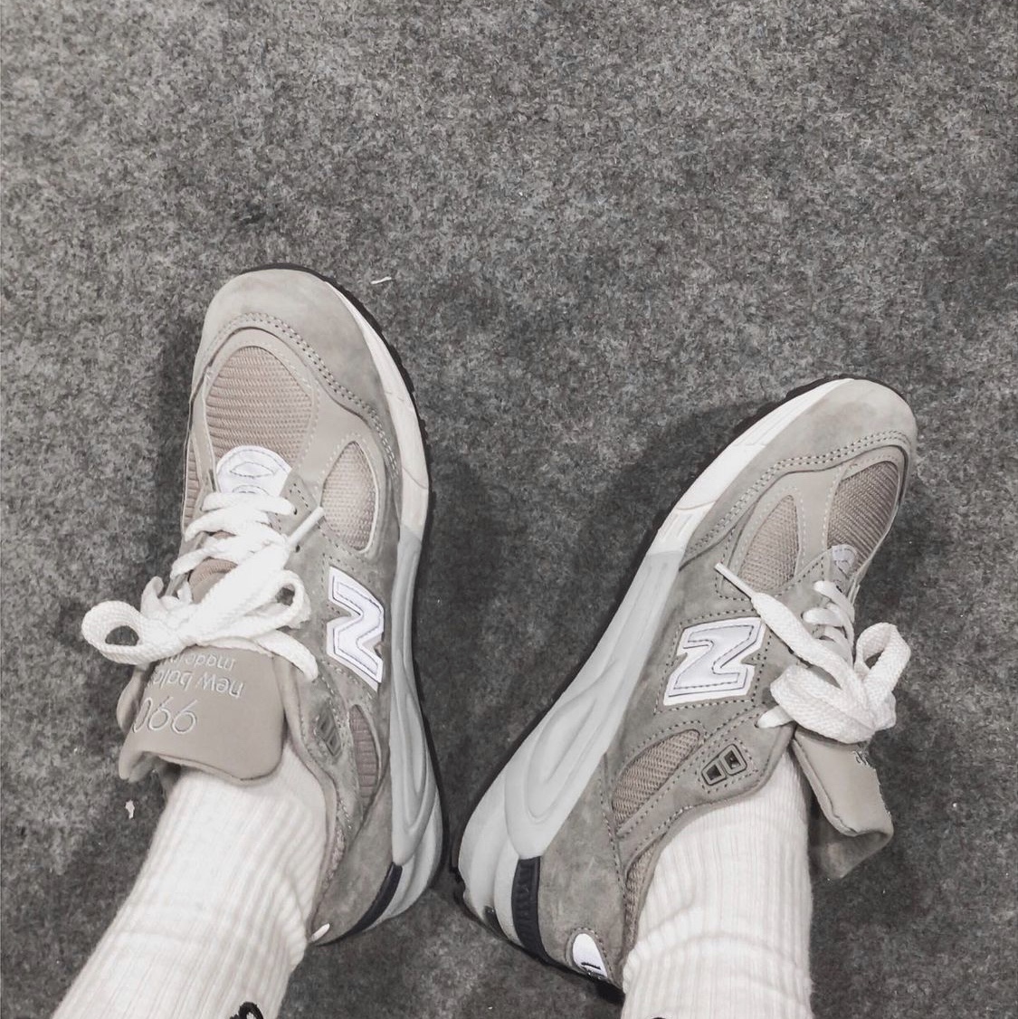 New Balance 990v2 Made in USA 9'X Series Pack Grey 착용 스타일