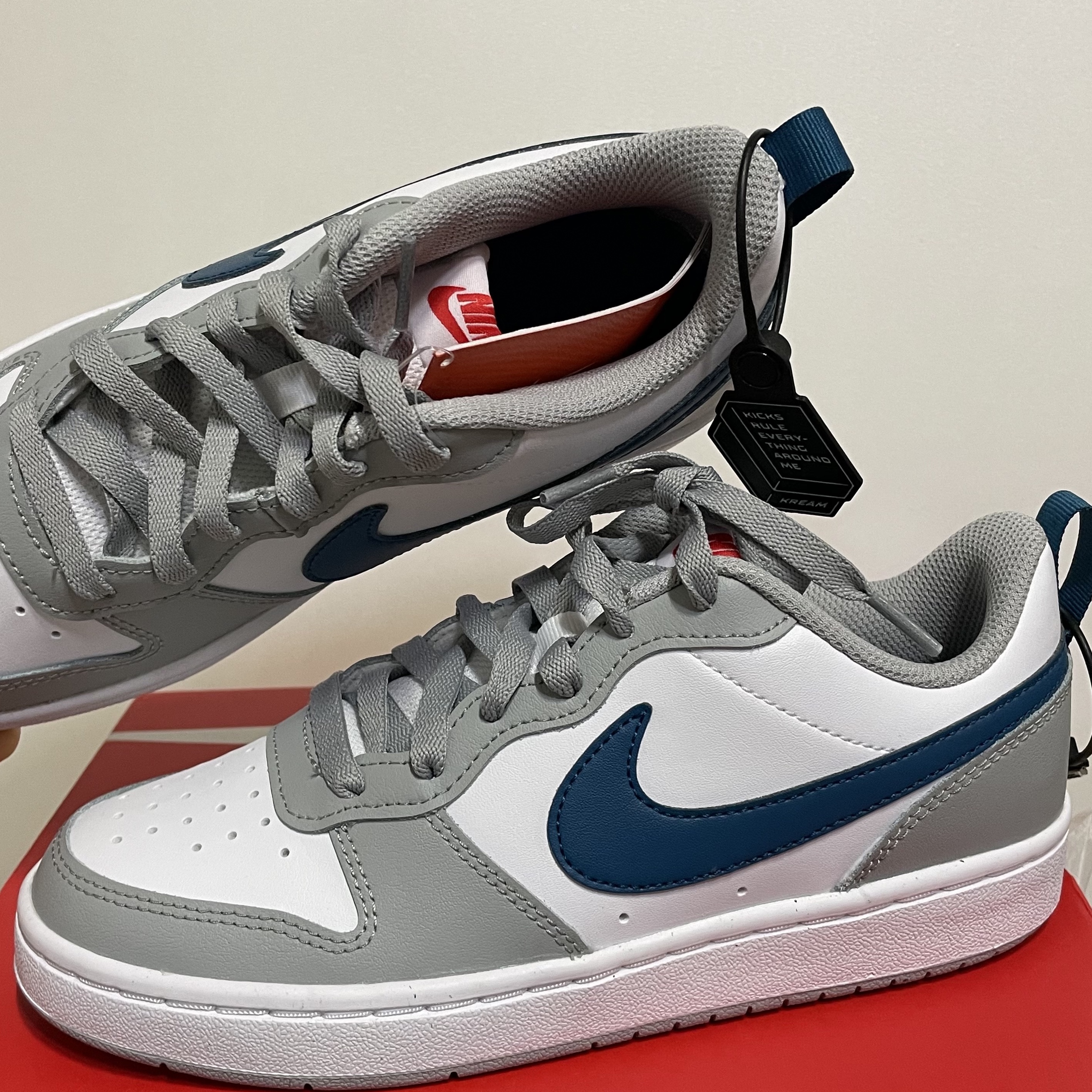 (GS) Nike Court Borough Low 2 Light Smoke Grey 착용 스타일 - 3