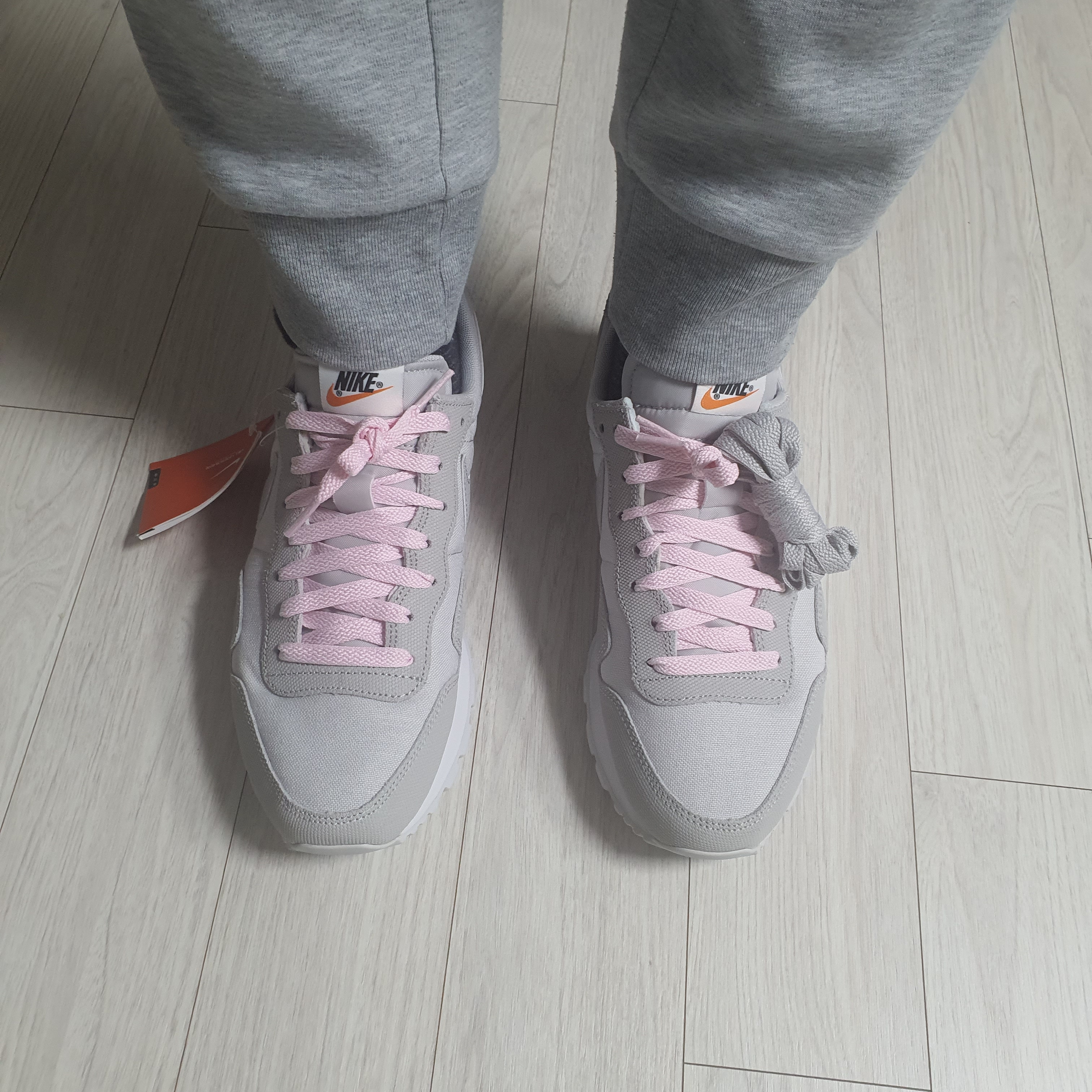 Nike Air Pegasus 83 PRM Grey Fog 착용 스타일 - 2
