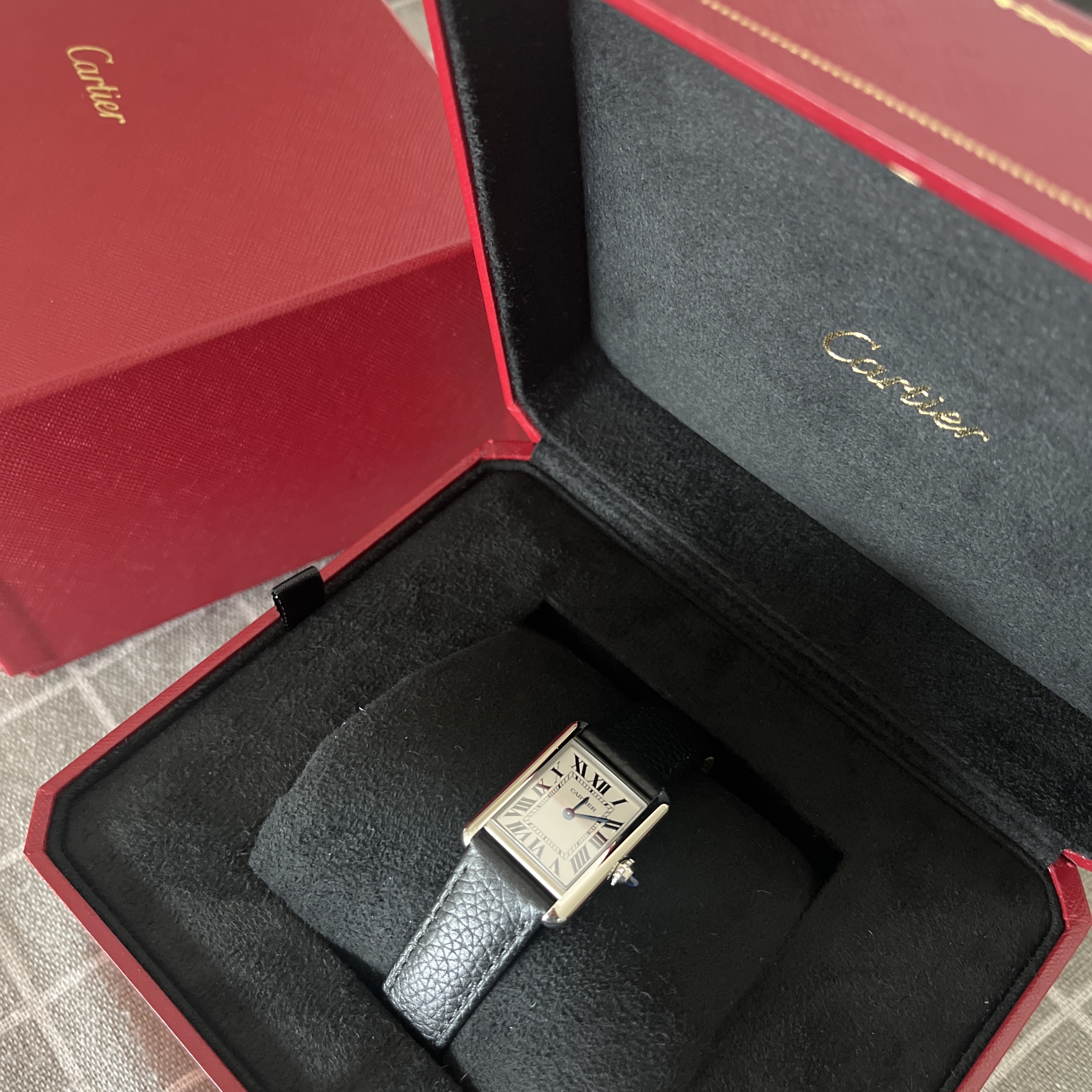 Cartier Tank Must Watch Small Quartz Steel Calfskin Black 착용 스타일