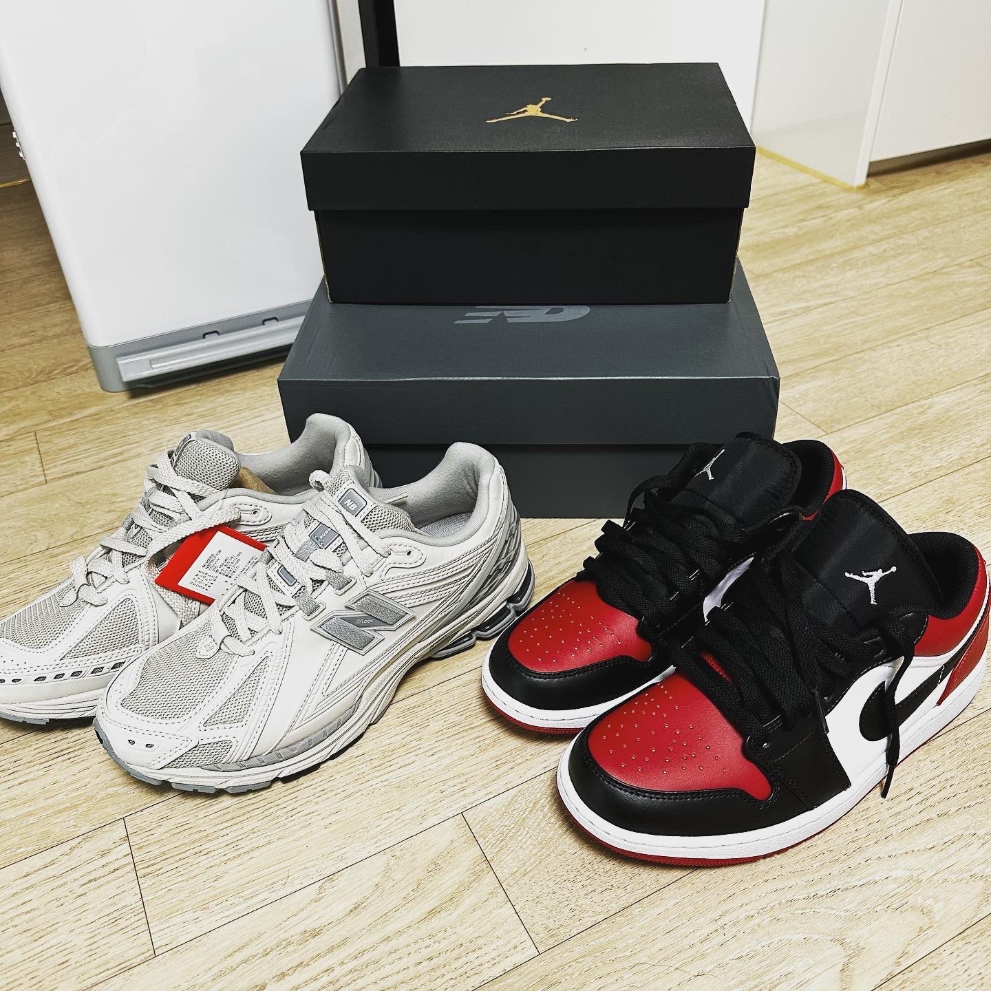 New Balance 1906R Off White, Jordan 1 Low Bred Toe 착용 스타일 - 2