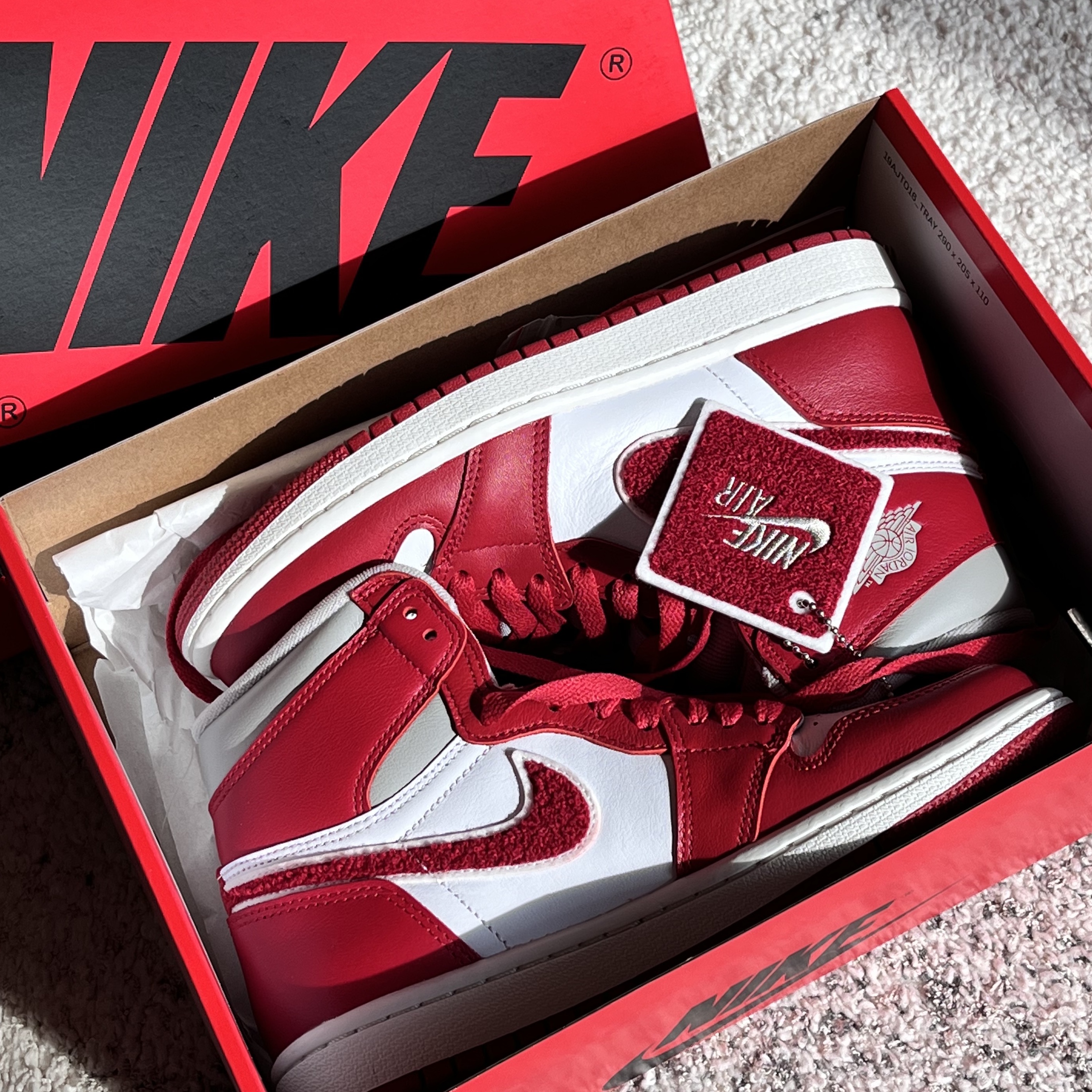 (W) Jordan 1 Retro High OG Varsity Red 착용 스타일