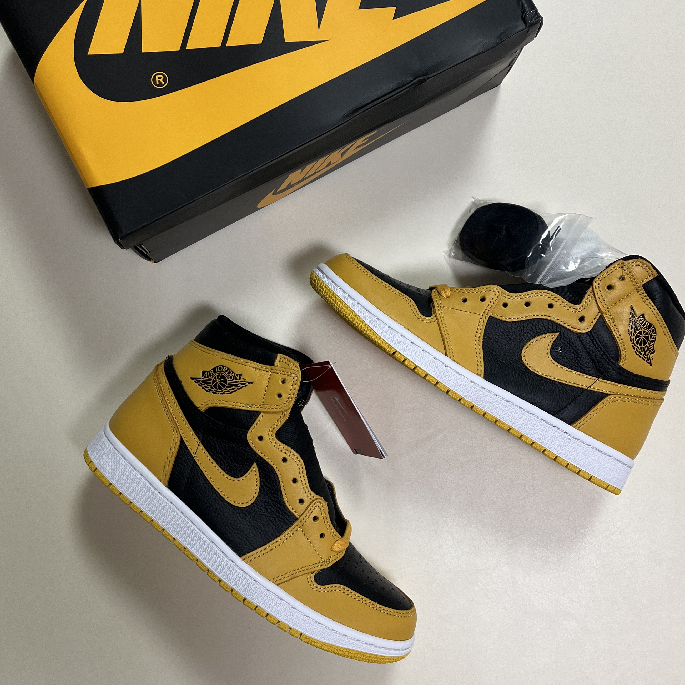 Jordan 1 Retro High OG Pollen 착용 스타일