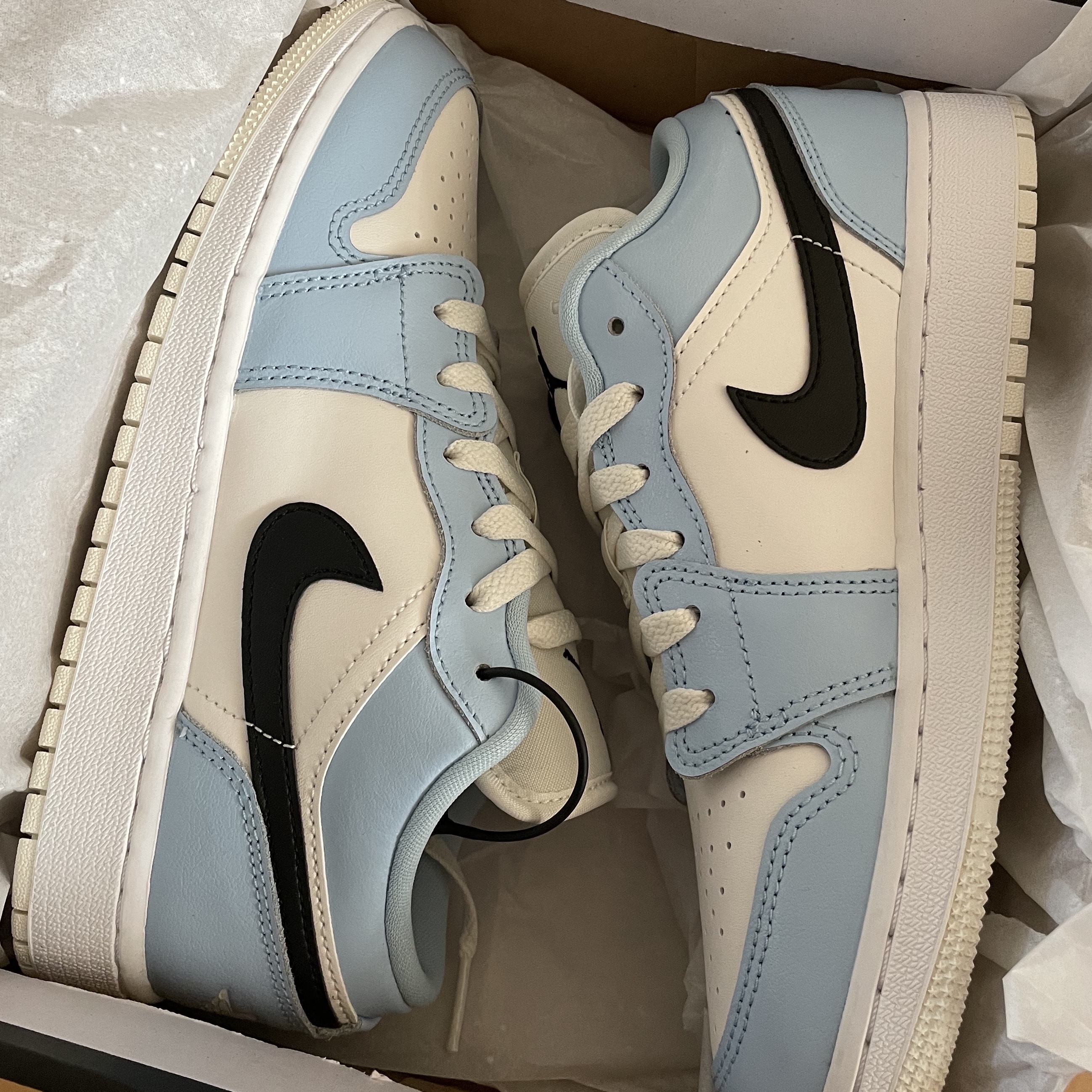 (GS) Jordan 1 Low Ice Blue 착용 스타일 - 3