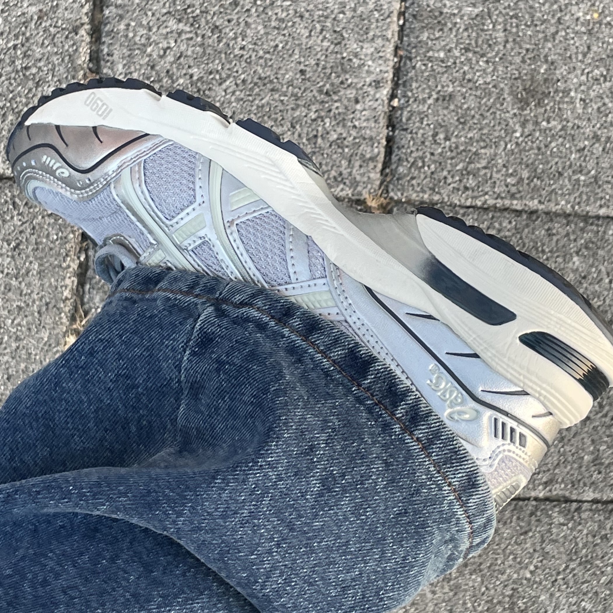 Asics Gel-1090 Piedmont Grey 착용 스타일 - 4