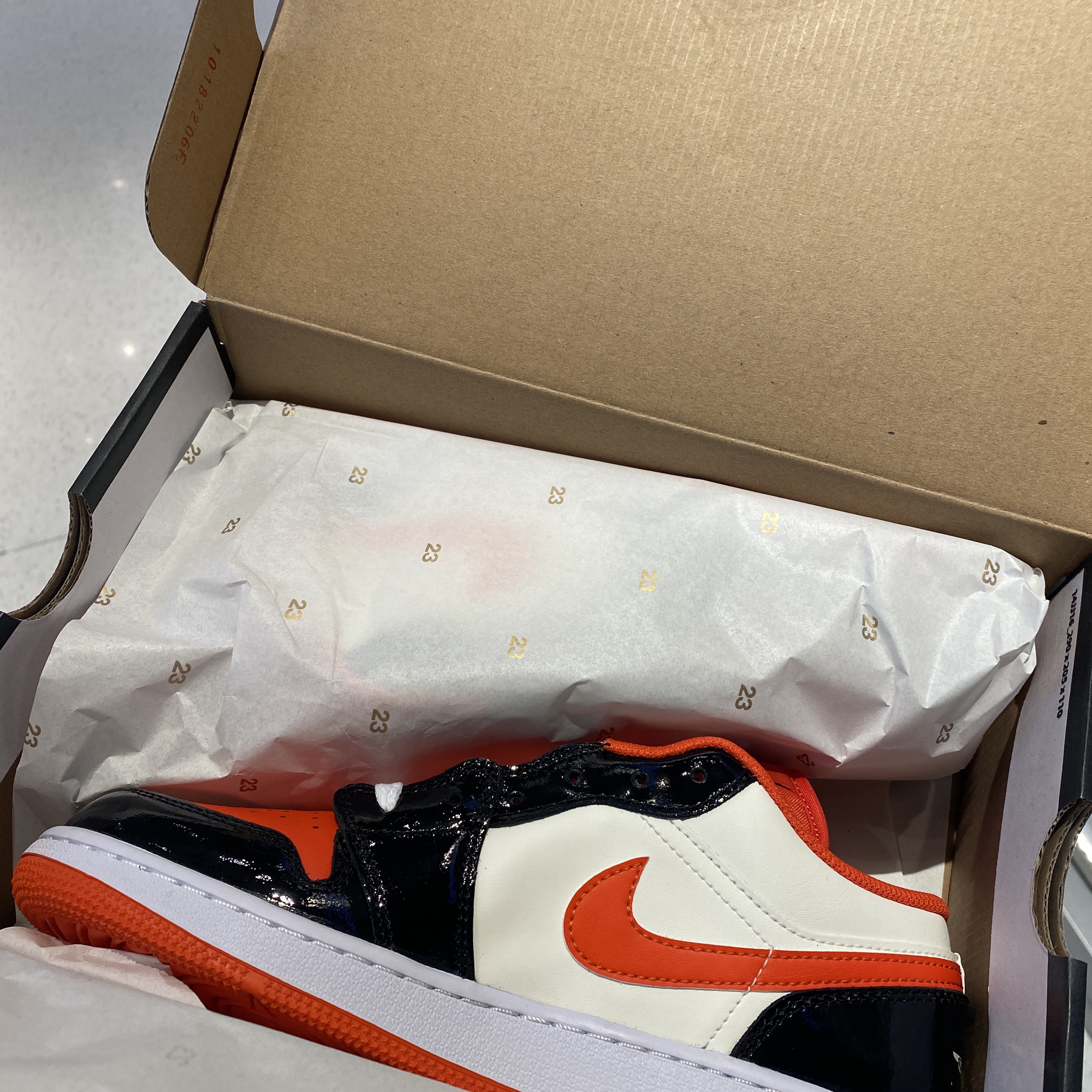 (GS) Jordan 1 Low SE Team Orange Black 착용 스타일 - 2