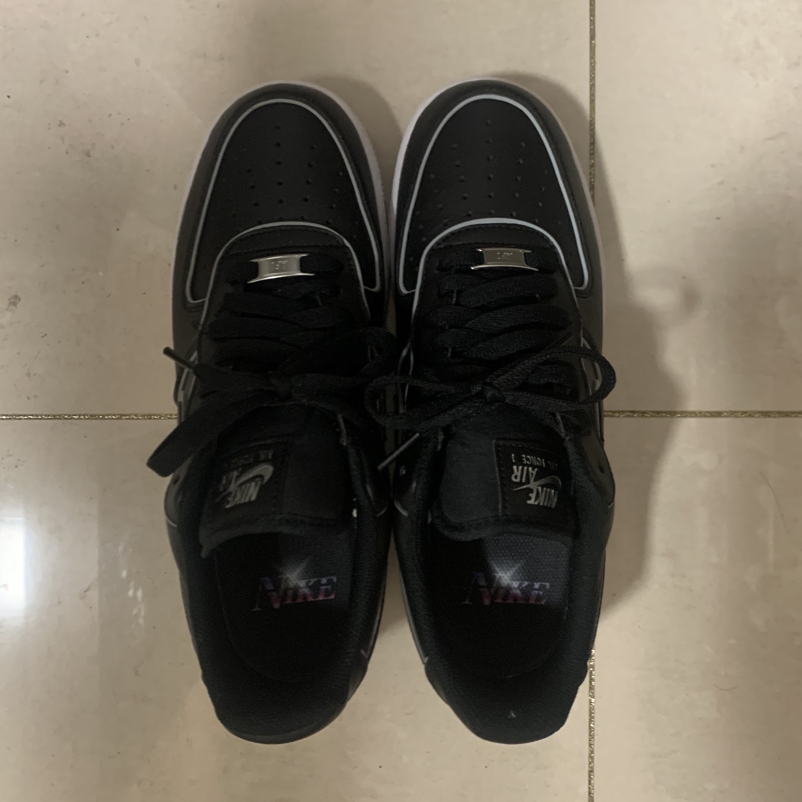 Nike Air Force 1 '07 LV8 Black White 착용 스타일