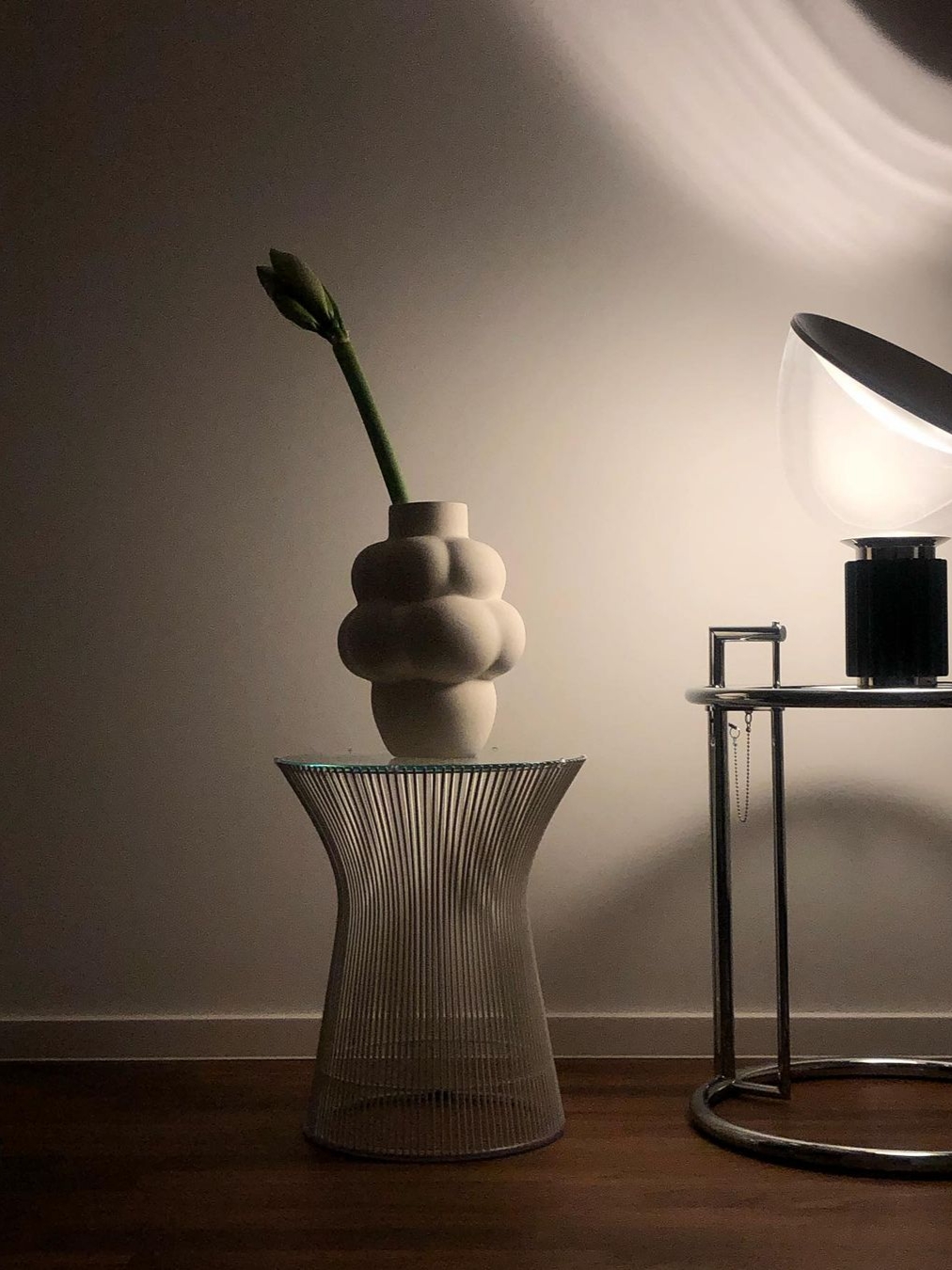 Knoll Platner Side Table Nickel Clear Glass 400mm 착용 스타일