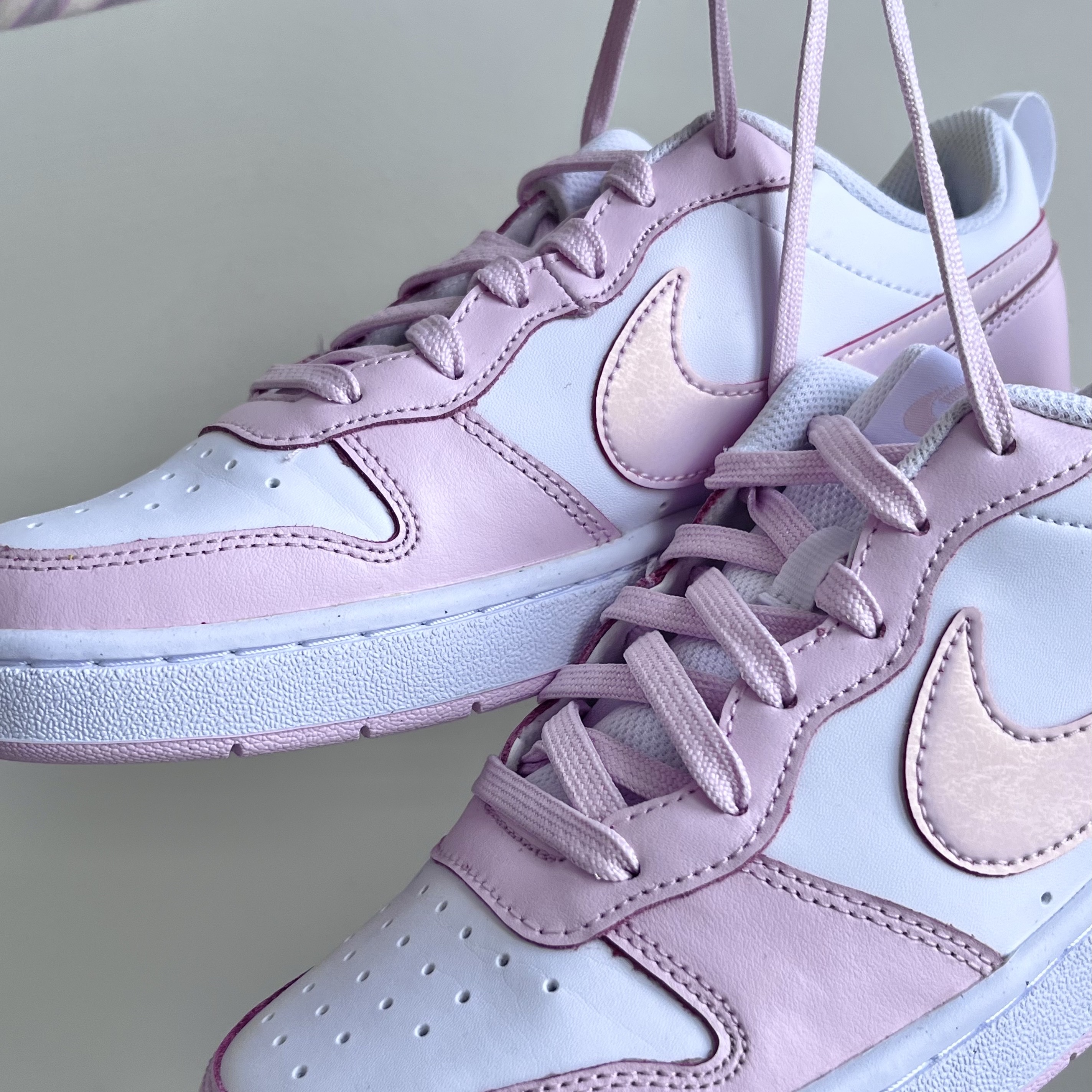 (GS) Nike Court Borough 2 SE White Pink Foam 착용 스타일 - 1