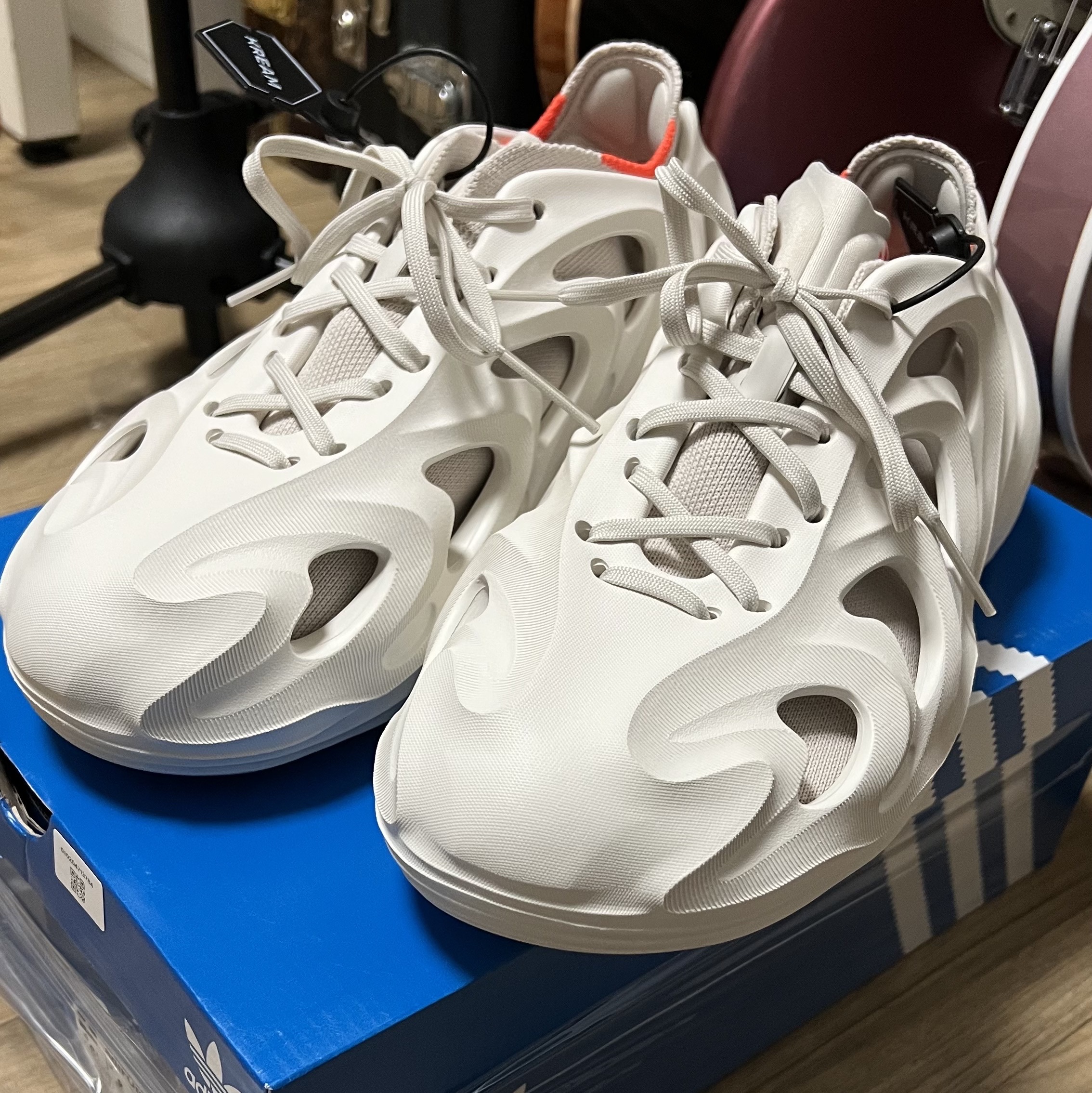 Adidas Adifom Q Off White 착용 스타일