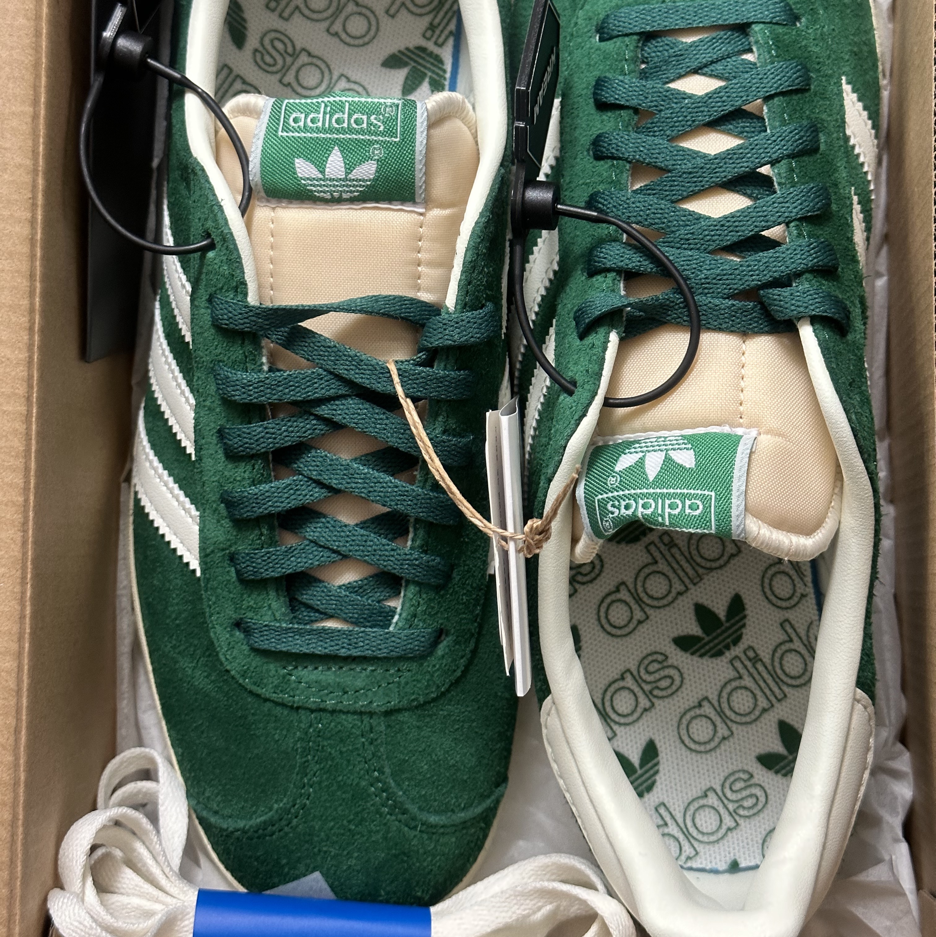 Adidas Gazelle Dark Green Cream White 착용 스타일