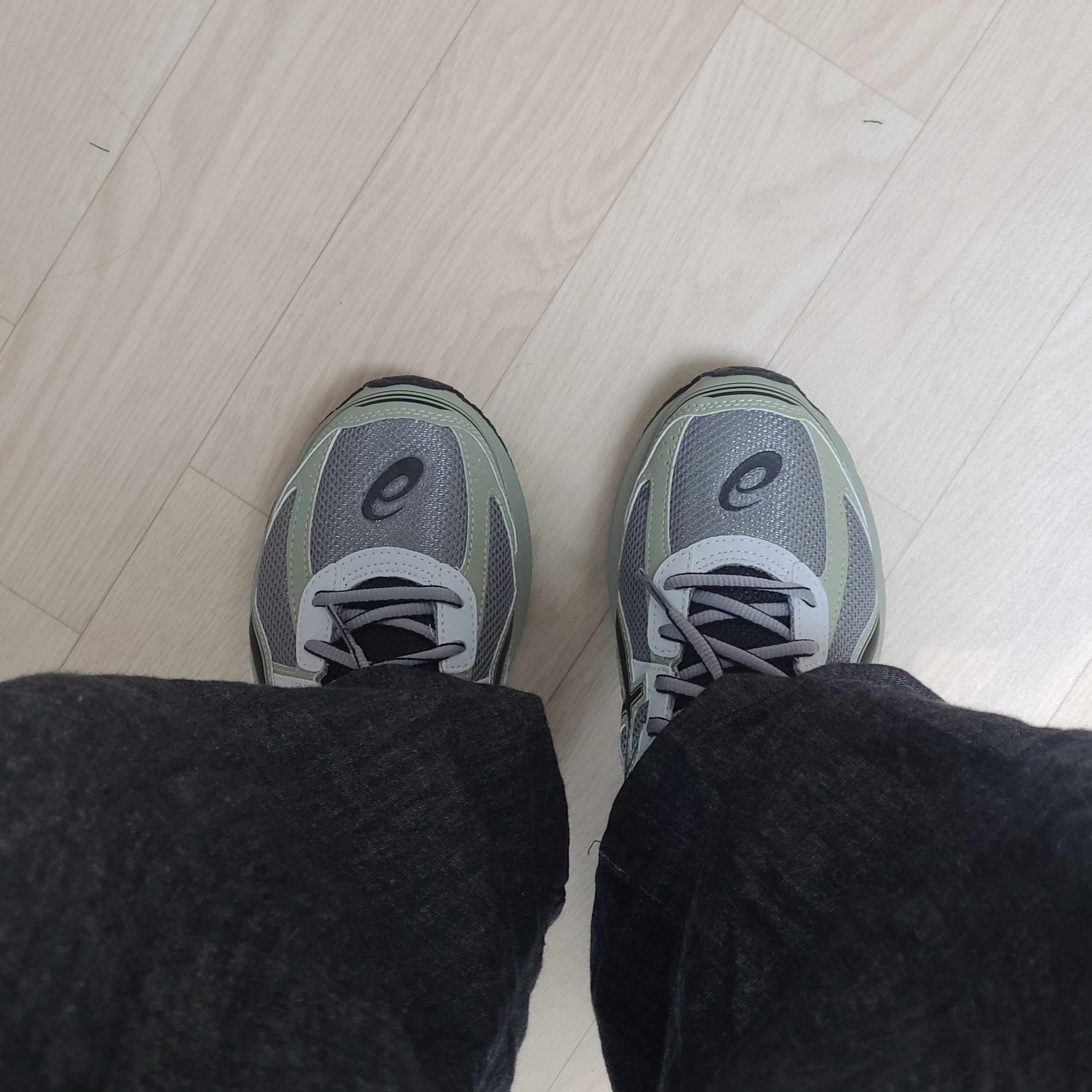 Asics Jog 100 S Sheet Rock - 2E Wide 착용 스타일