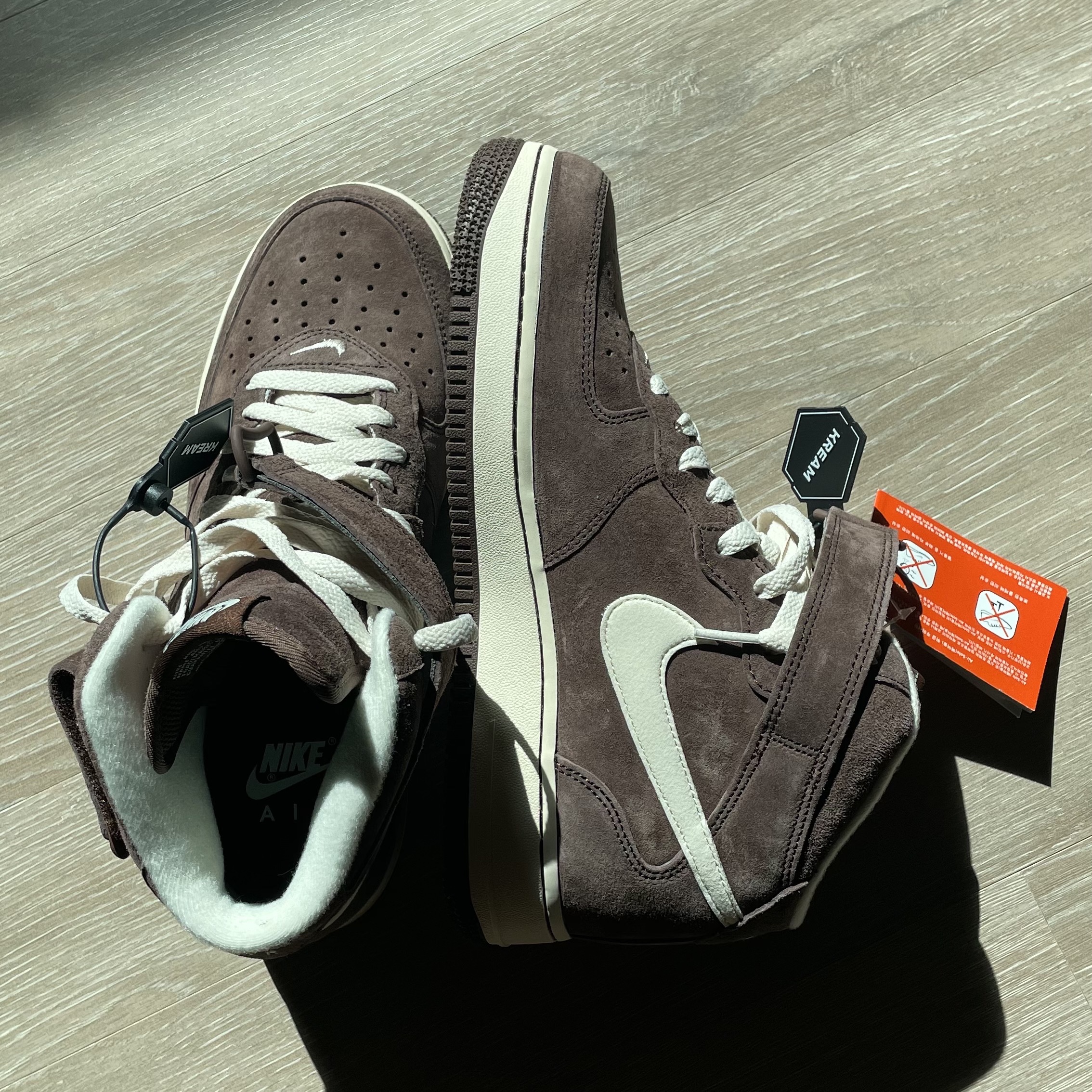 Nike Air Force 1 Mid '07 QS Chocolate 착용 스타일
