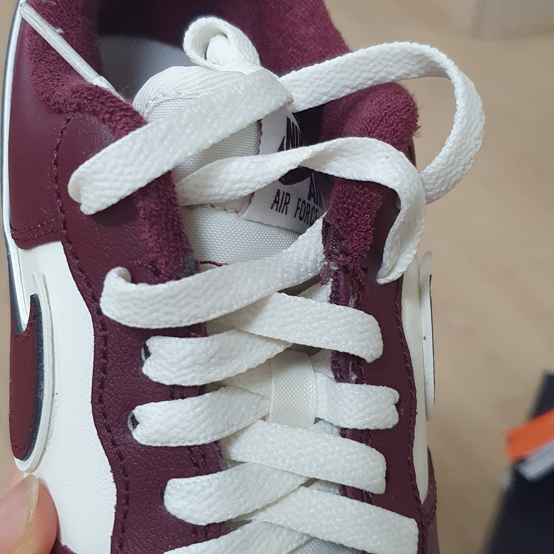 Nike Air Force 1 '07 LV8 Night Maroon 착용 스타일 - 3