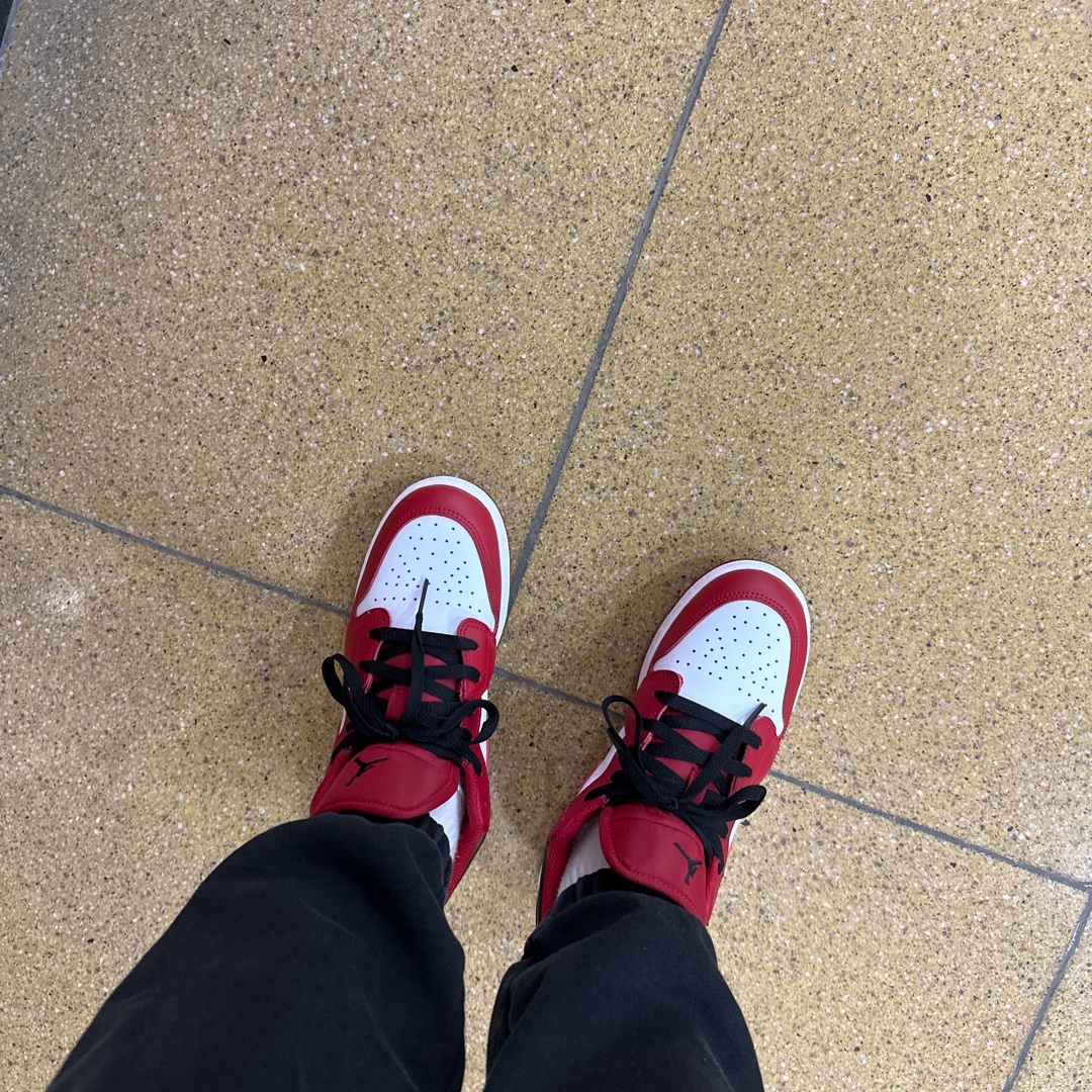 (GS) Jordan 1 Low White Gym Red Black 착용 스타일