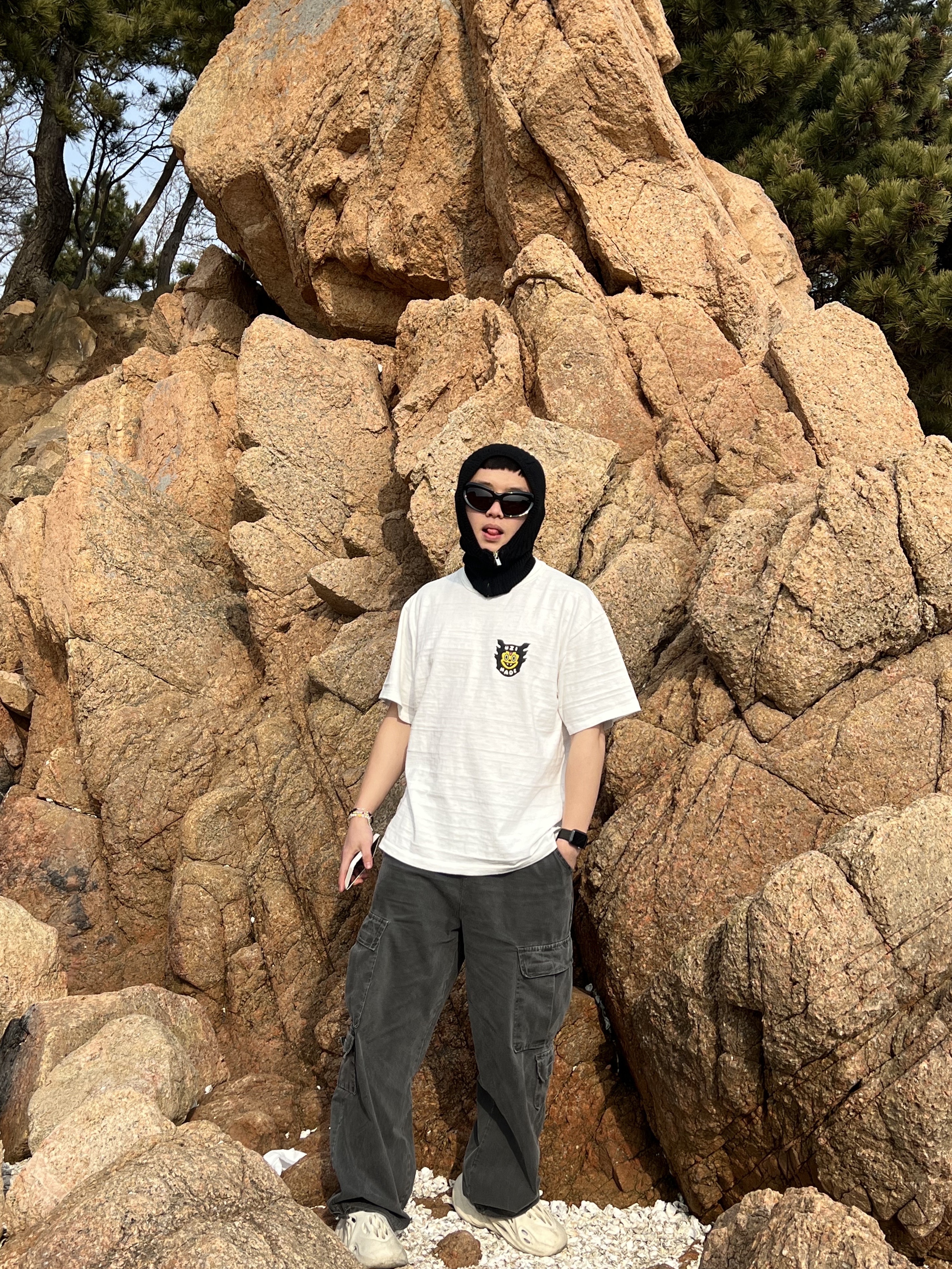 Human Made Uzi Made T-Shirt #1 White, Adidas Yeezy Foam RNNR Sand 착용 스타일 - 2