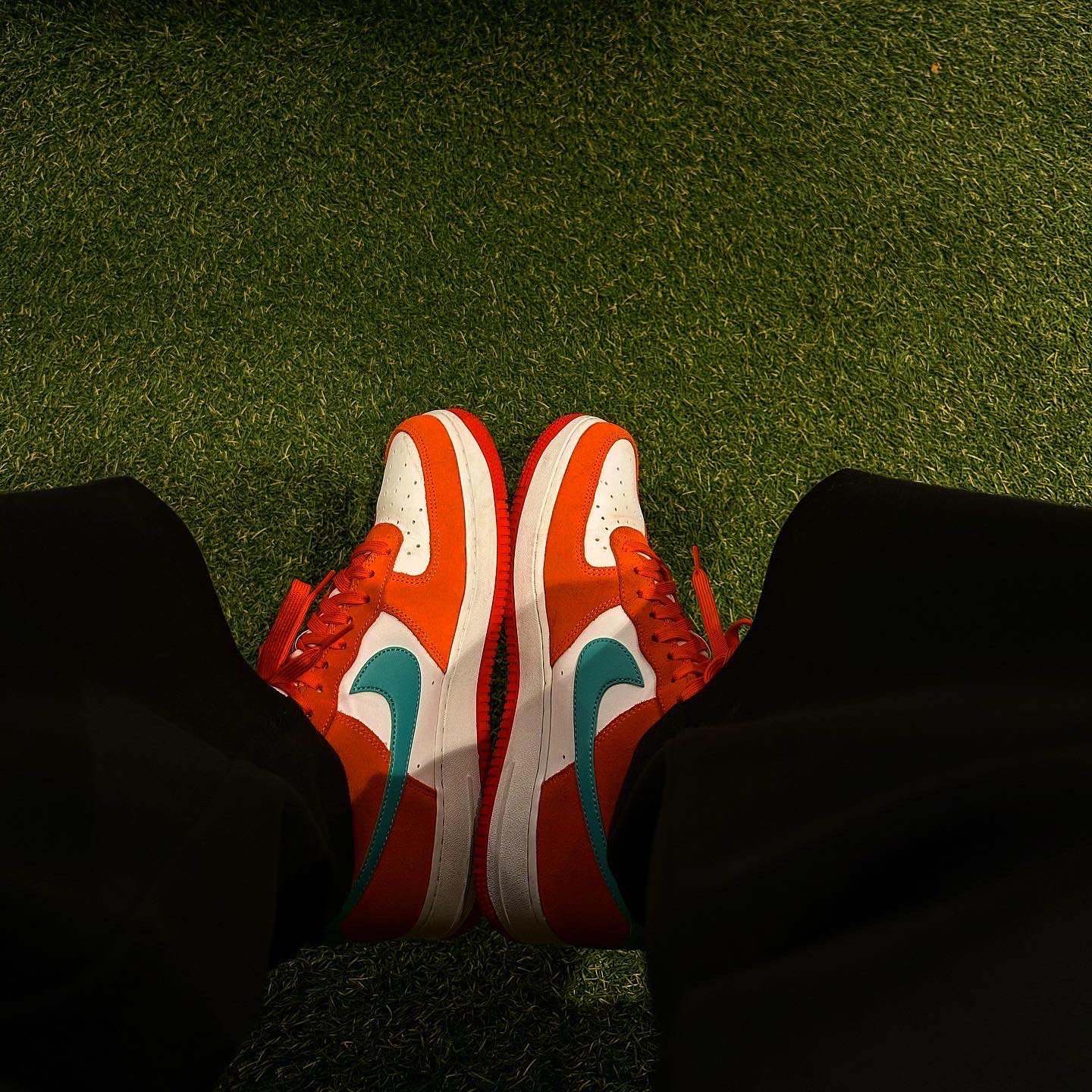 Nike Air Force 1 '07 LV8 Athletic Club Rush Orange Washed Teal 착용 스타일