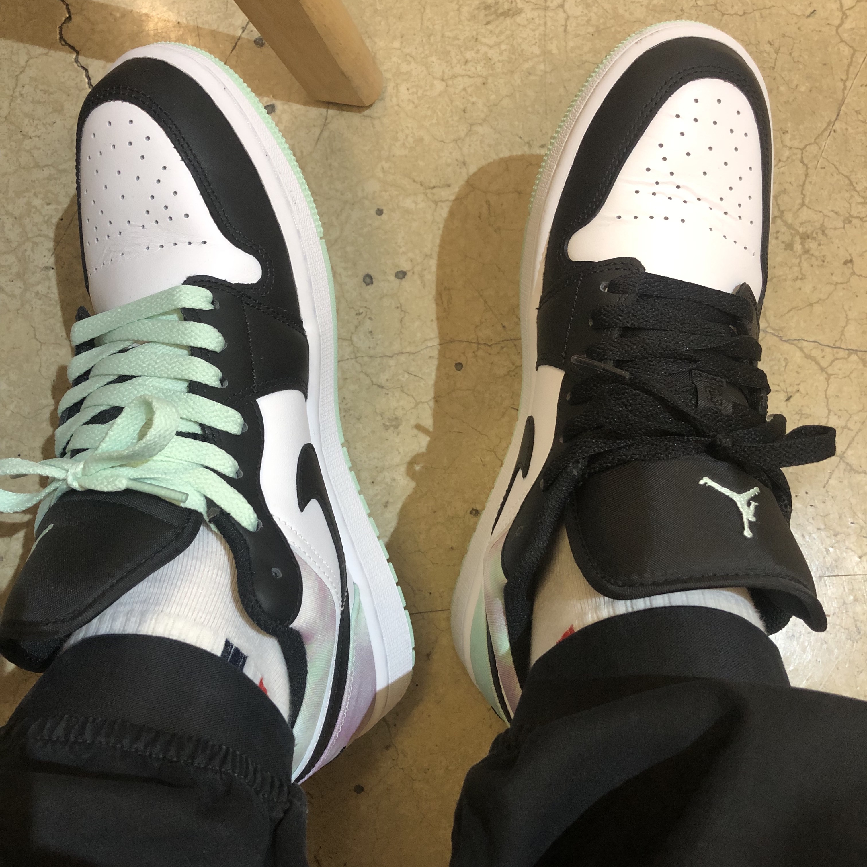 Jordan 1 Low SE White Black Tie-Dye 착용 스타일