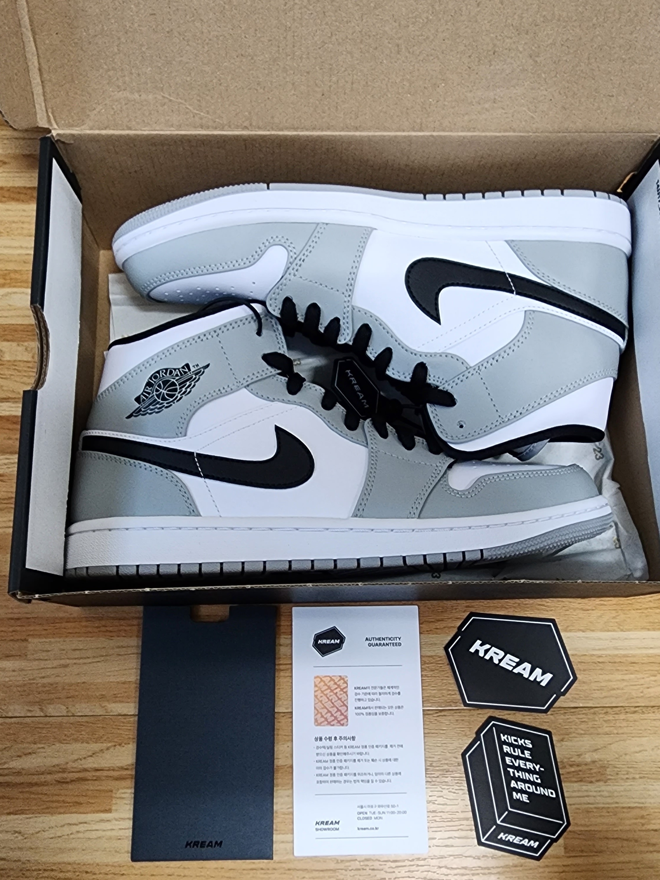 Jordan 1 Mid Light Smoke Grey 착용 스타일 - 1